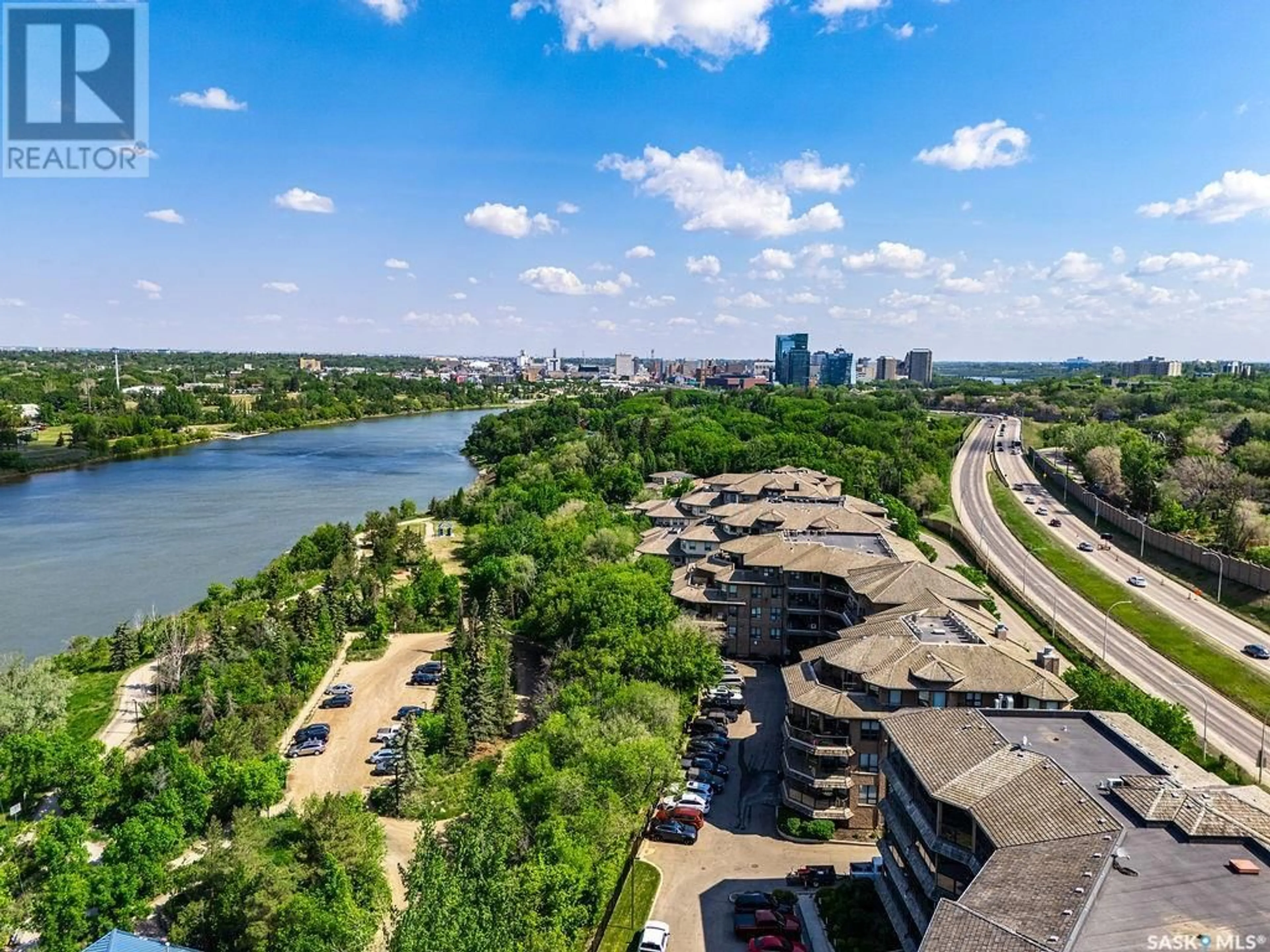 A pic from outside/outdoor area/front of a property/back of a property/a pic from drone, water/lake/river/ocean view for 135 623 SASKATCHEWAN CRESCENT, Saskatoon Saskatchewan S7M0A5