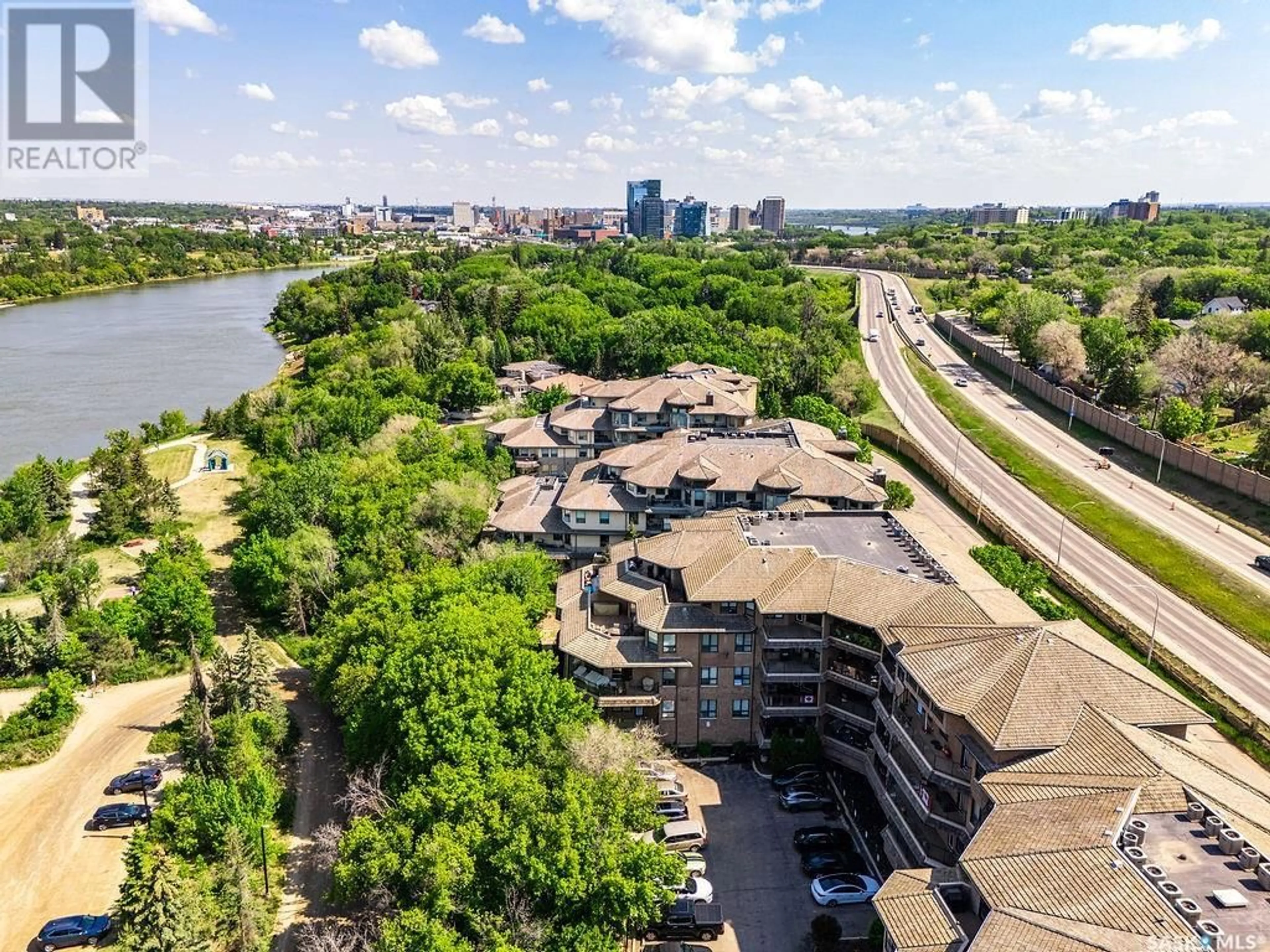 A pic from outside/outdoor area/front of a property/back of a property/a pic from drone, city buildings view from balcony for 135 623 SASKATCHEWAN CRESCENT, Saskatoon Saskatchewan S7M0A5