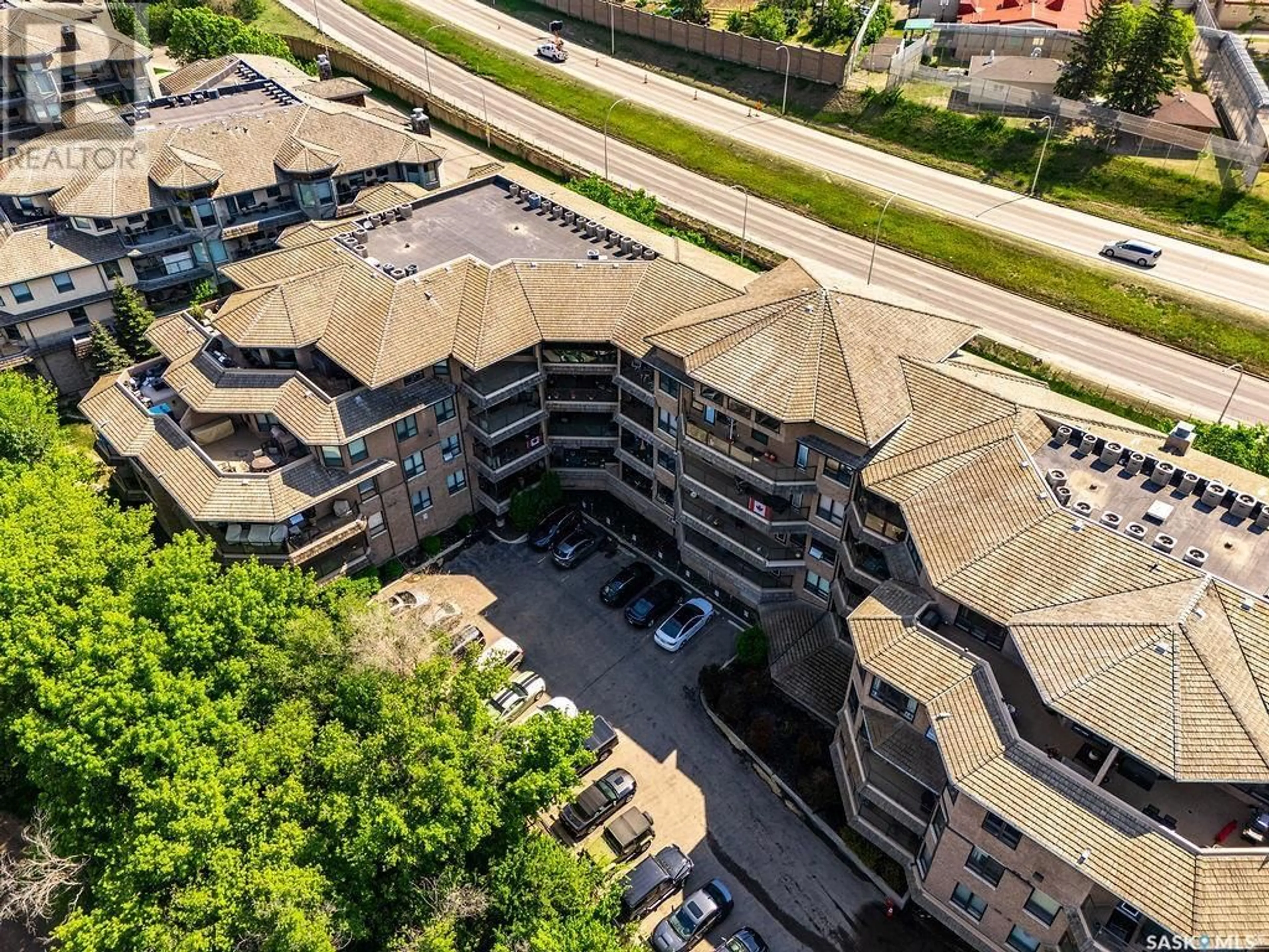 A pic from outside/outdoor area/front of a property/back of a property/a pic from drone, city buildings view from balcony for 135 623 SASKATCHEWAN CRESCENT, Saskatoon Saskatchewan S7M0A5