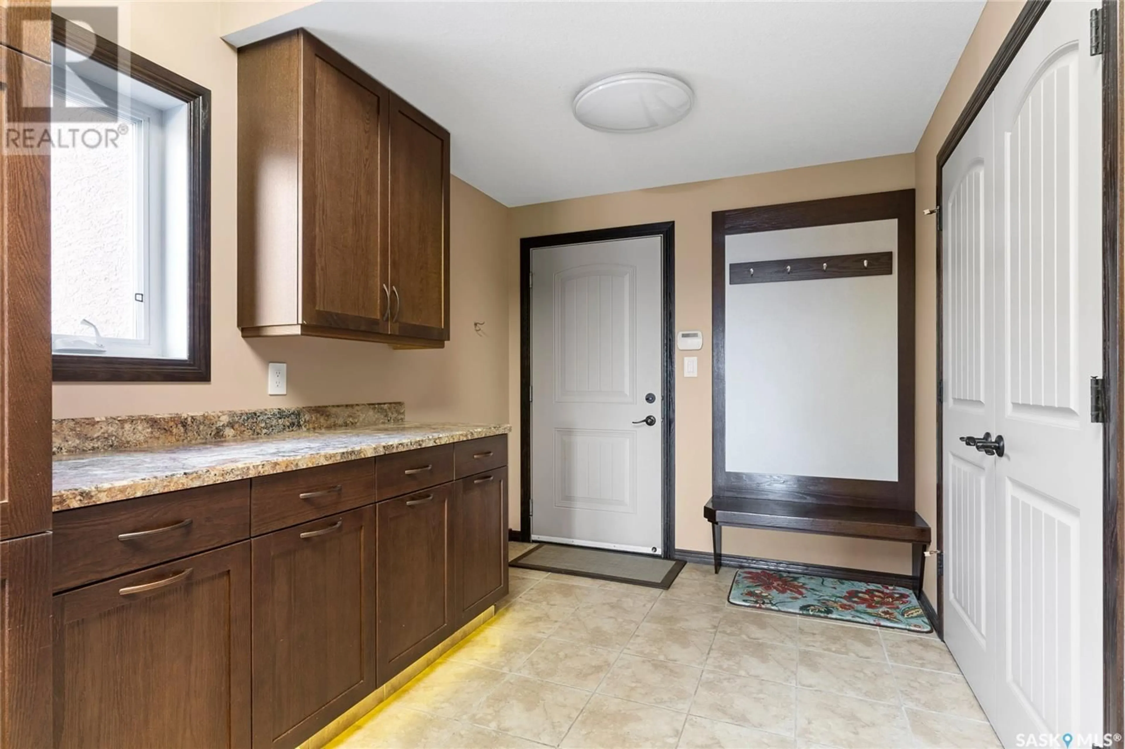 Indoor entryway for 4350 SANDPIPER CRESCENT, Regina Saskatchewan S4V1N3