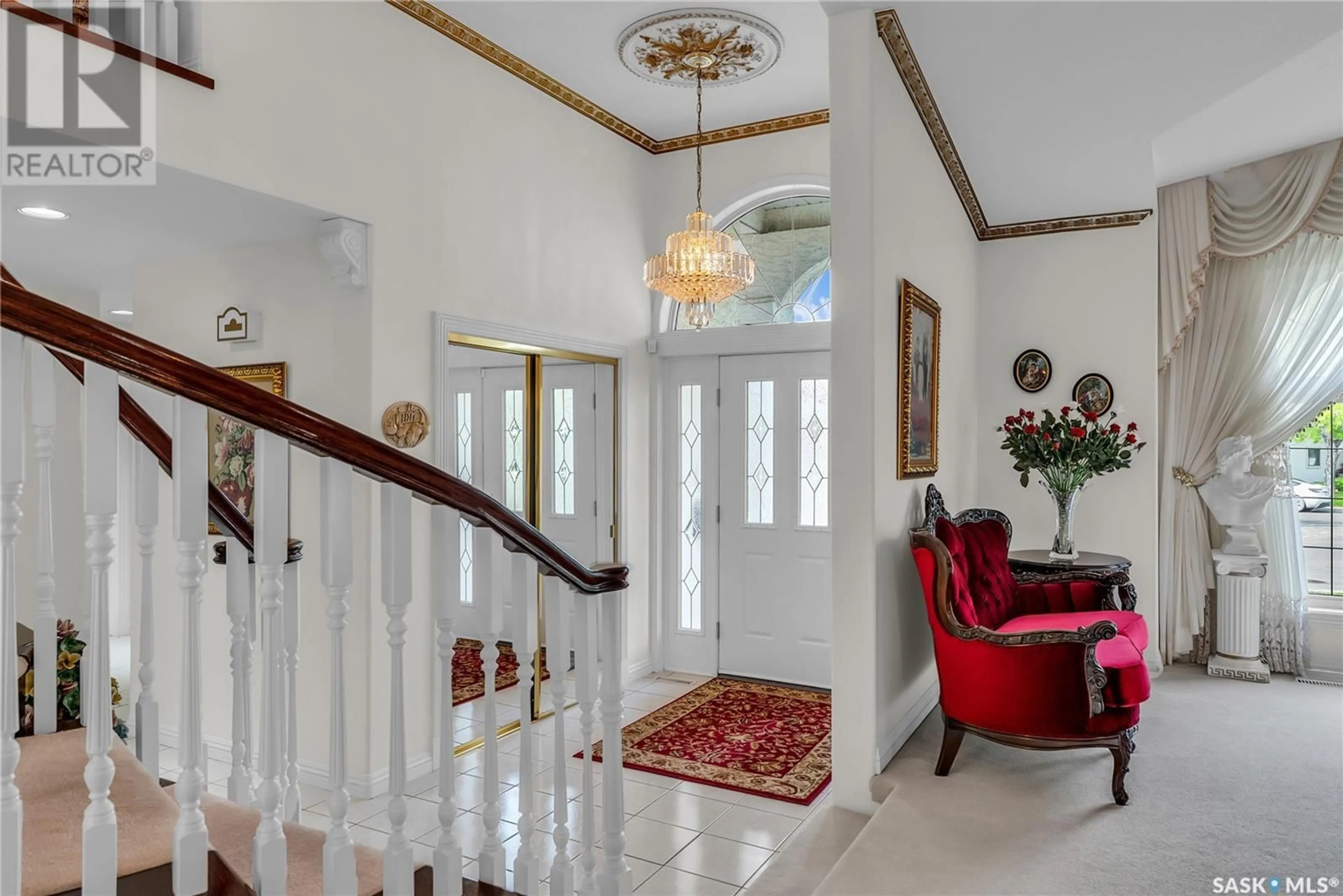 Indoor foyer for 922 BRAESIDE PLACE, Saskatoon Saskatchewan S7K1X5