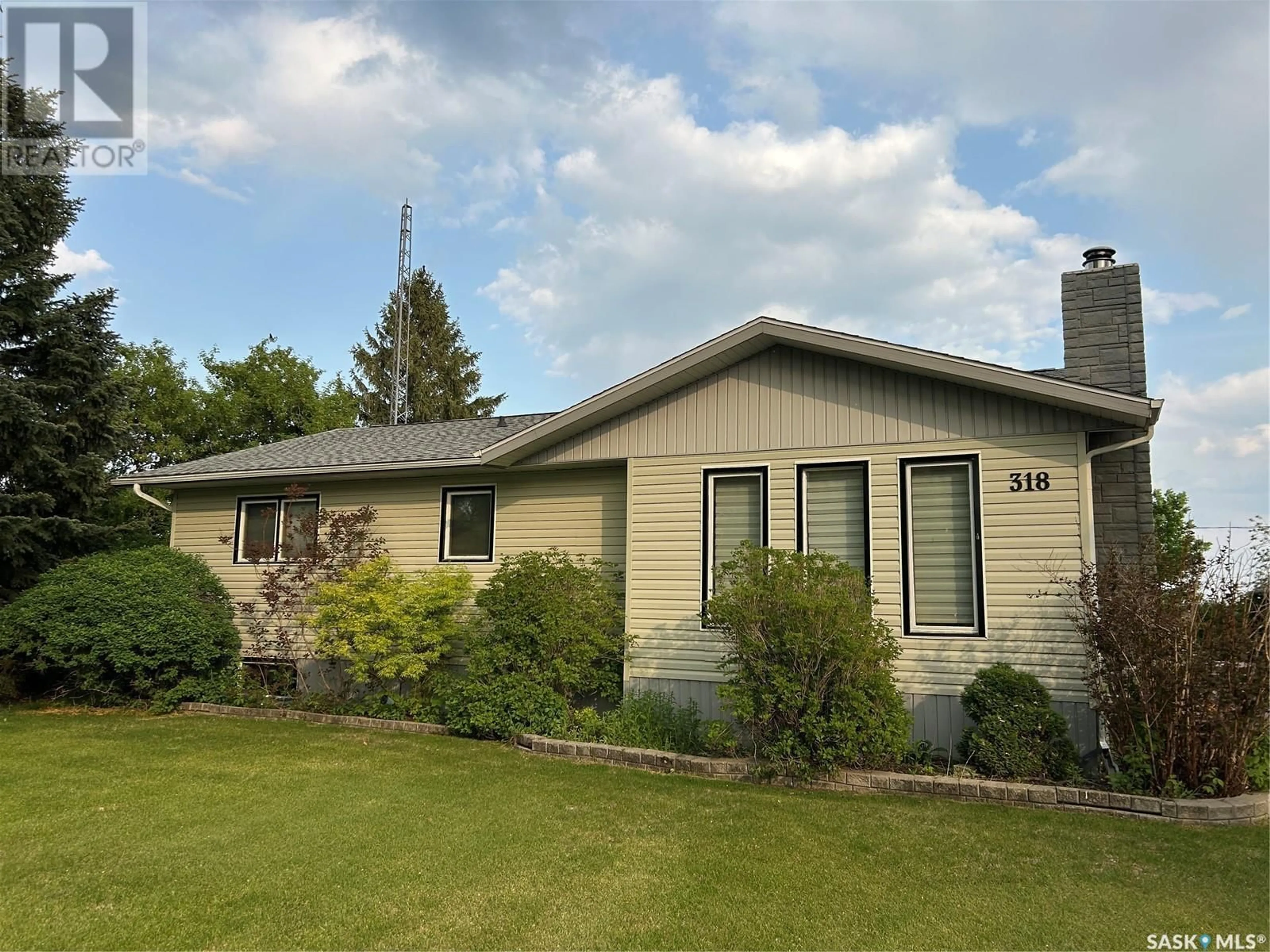 Home with vinyl exterior material, unknown for 318 3RD AVENUE, Alameda Saskatchewan S0C0A0
