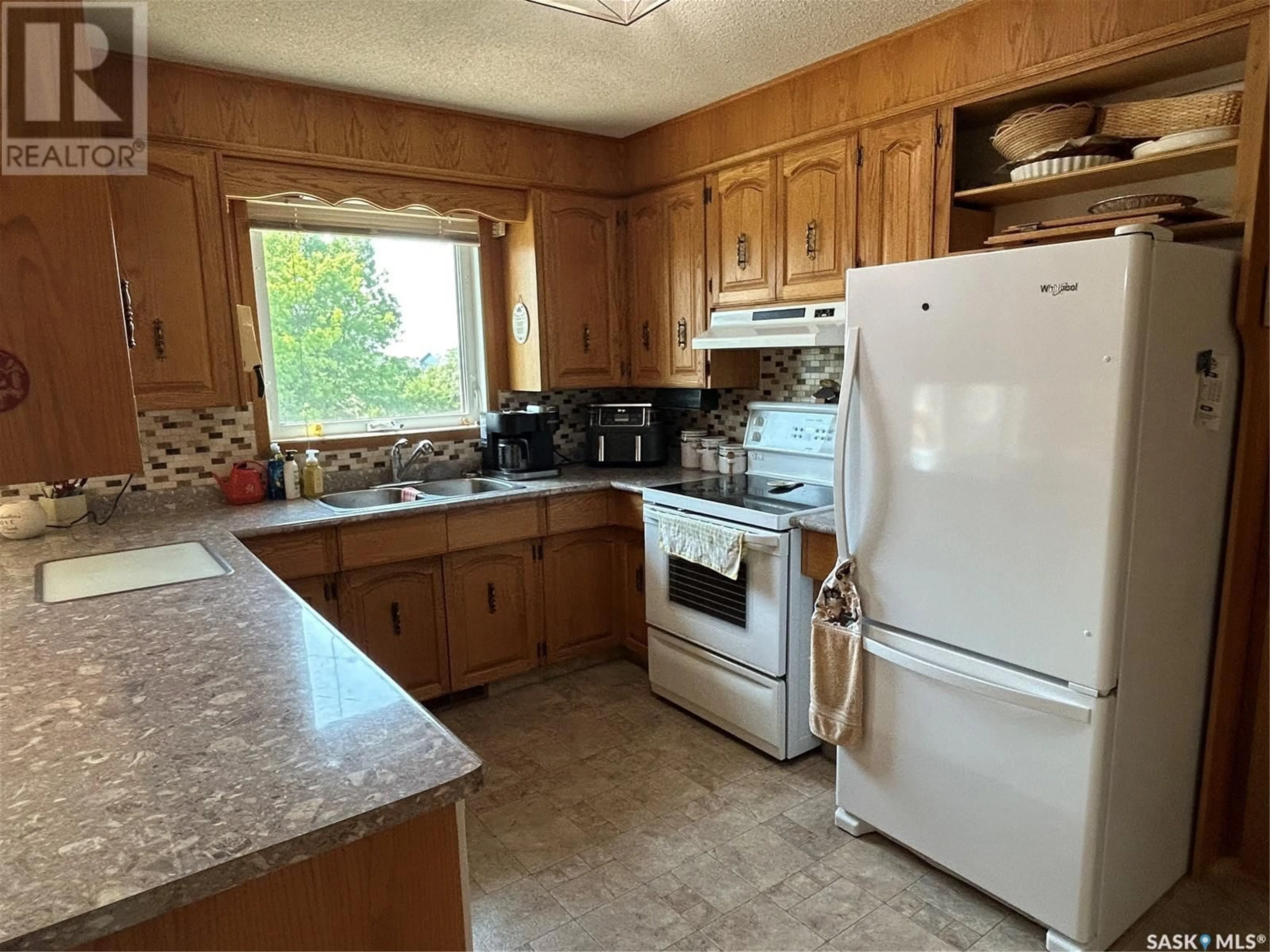 Standard kitchen, unknown for 318 3RD AVENUE, Alameda Saskatchewan S0C0A0