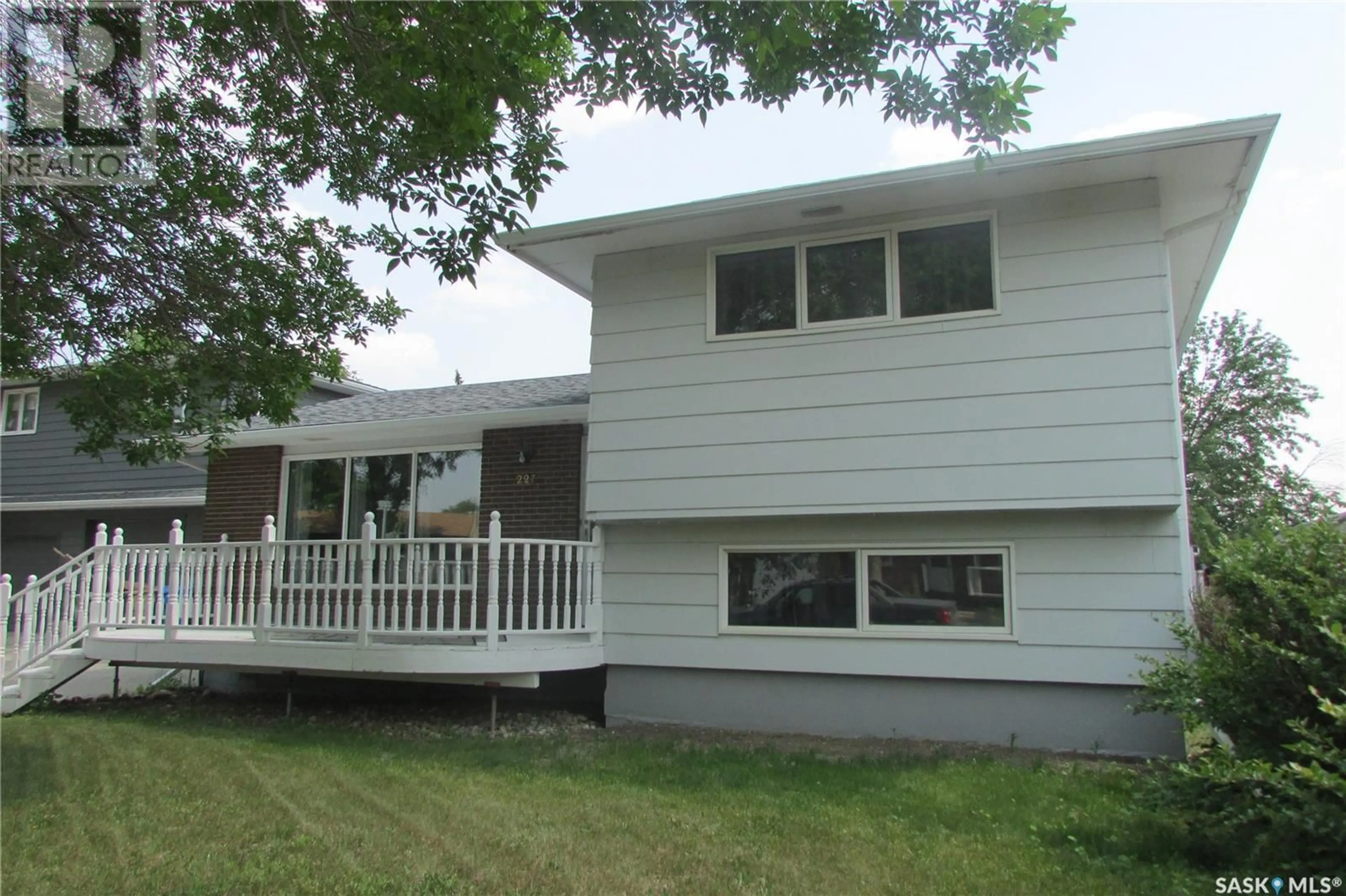 Home with vinyl exterior material, building for 227 RODENBUSH DRIVE, Regina Saskatchewan S4R6X1