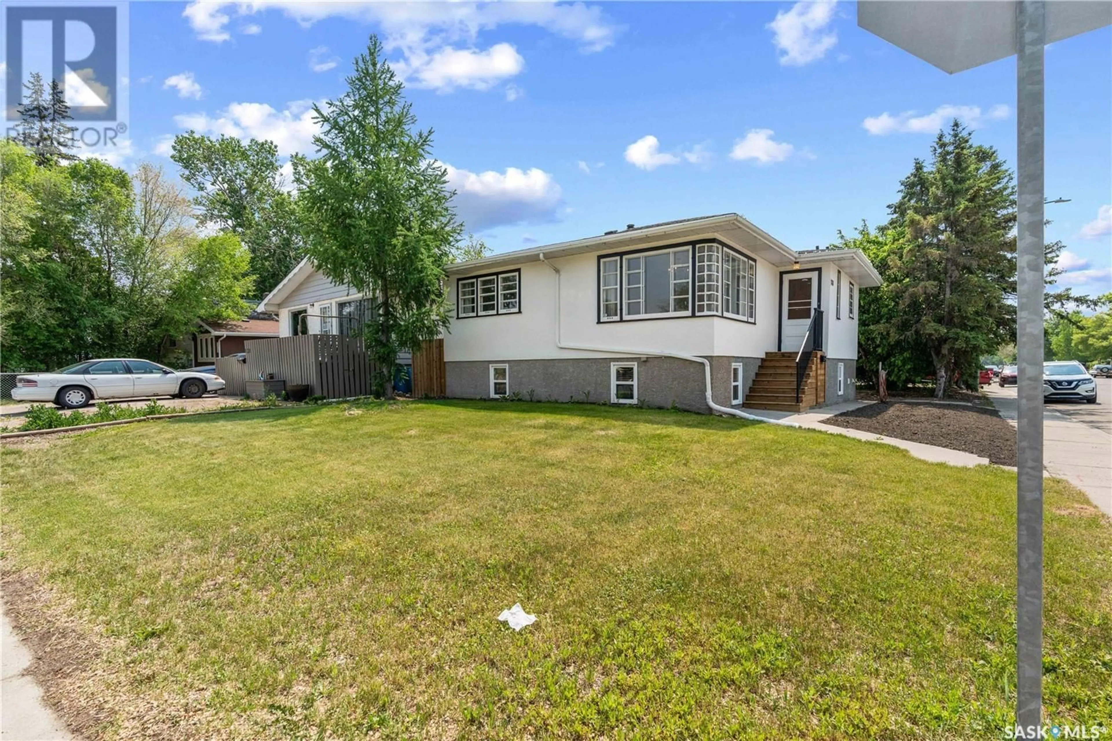 Home with vinyl exterior material, street for 135 COLLEGE AVENUE, Regina Saskatchewan S4N0W4