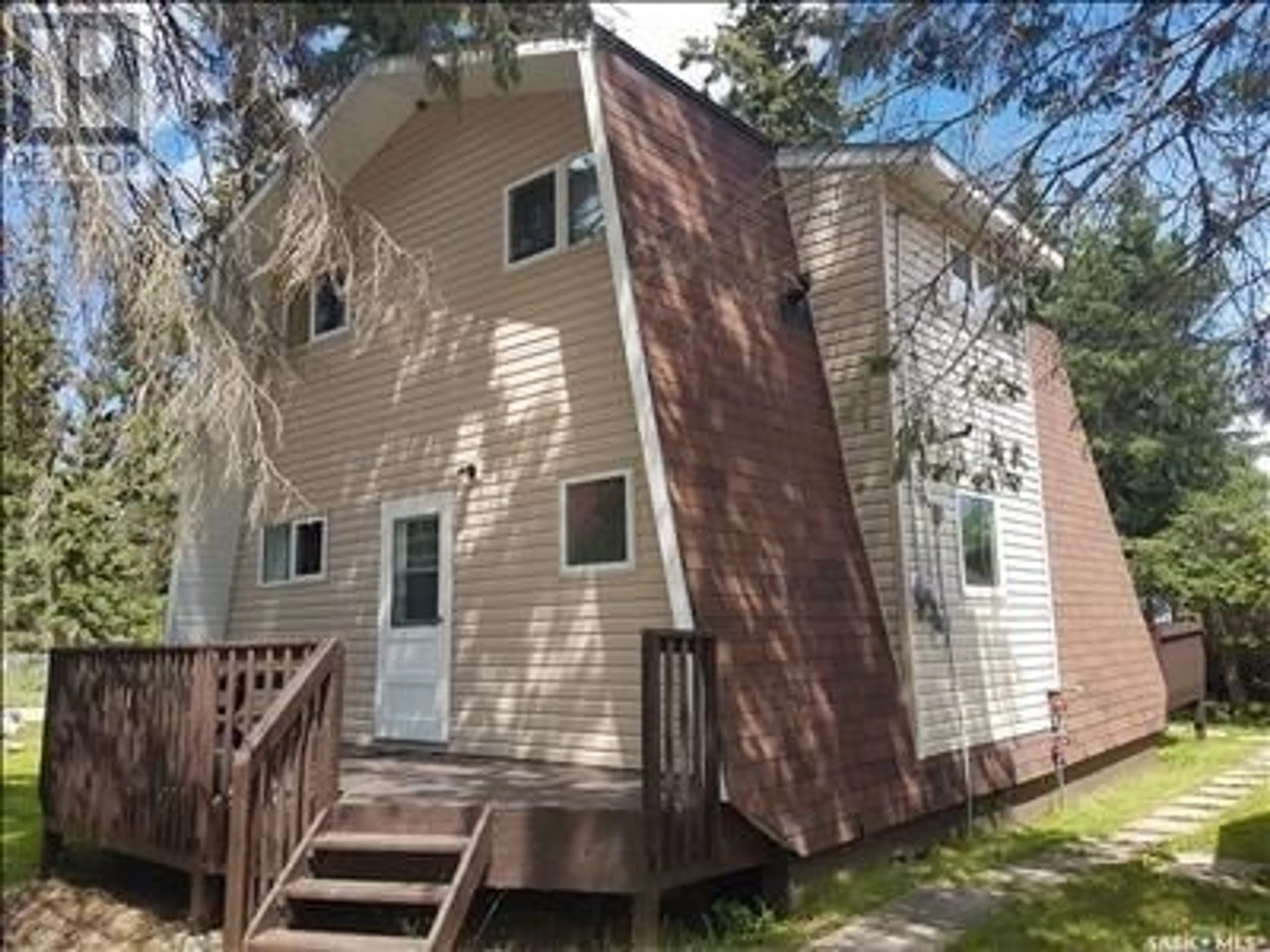 Home with vinyl exterior material, street for 533 DUSTIN PLACE, Mervin Rm No.499 Saskatchewan S0M1J0