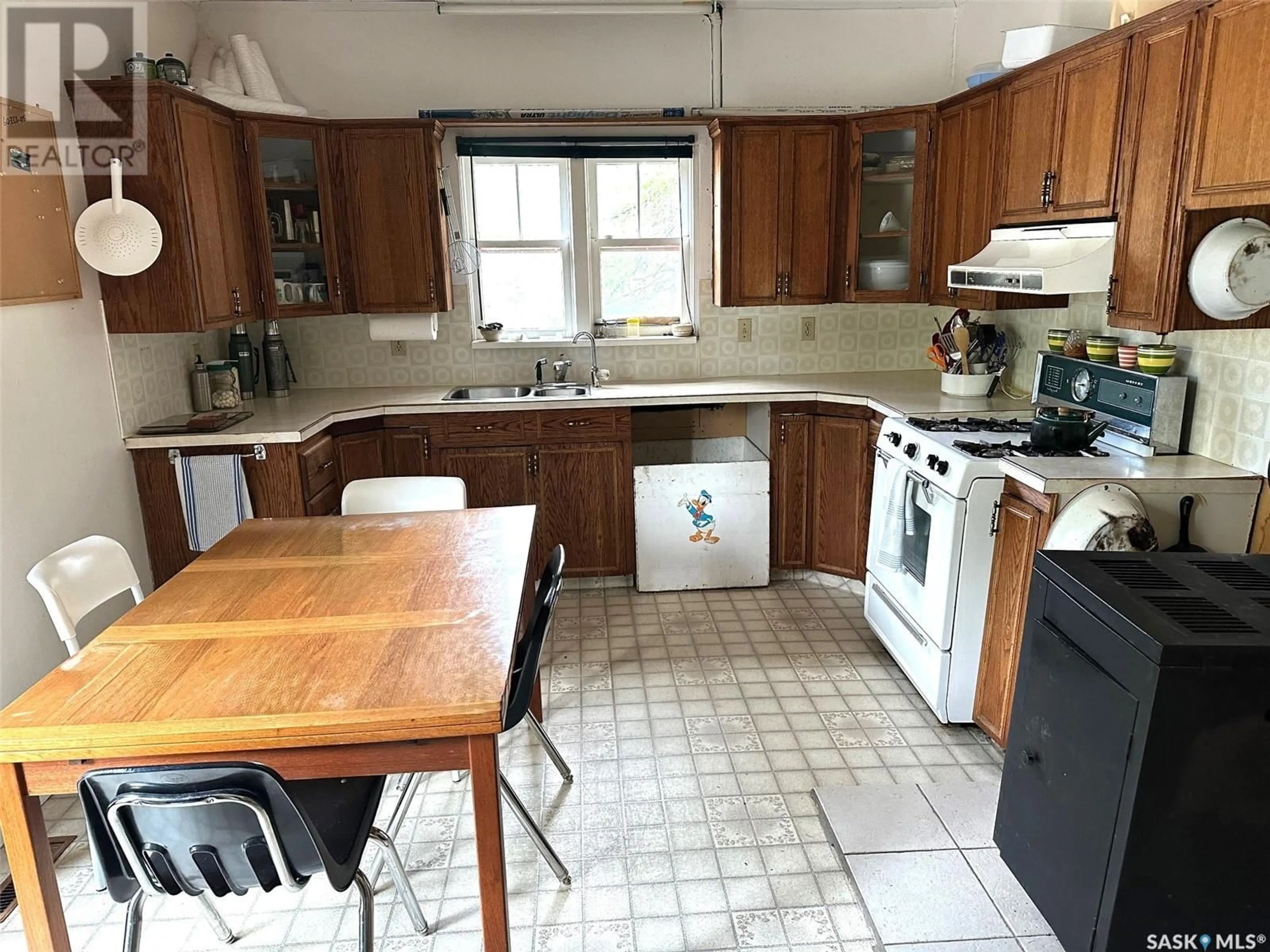 Standard kitchen, unknown for 14 PARRHILL STREET, Hudson Bay Saskatchewan S0E0Y0