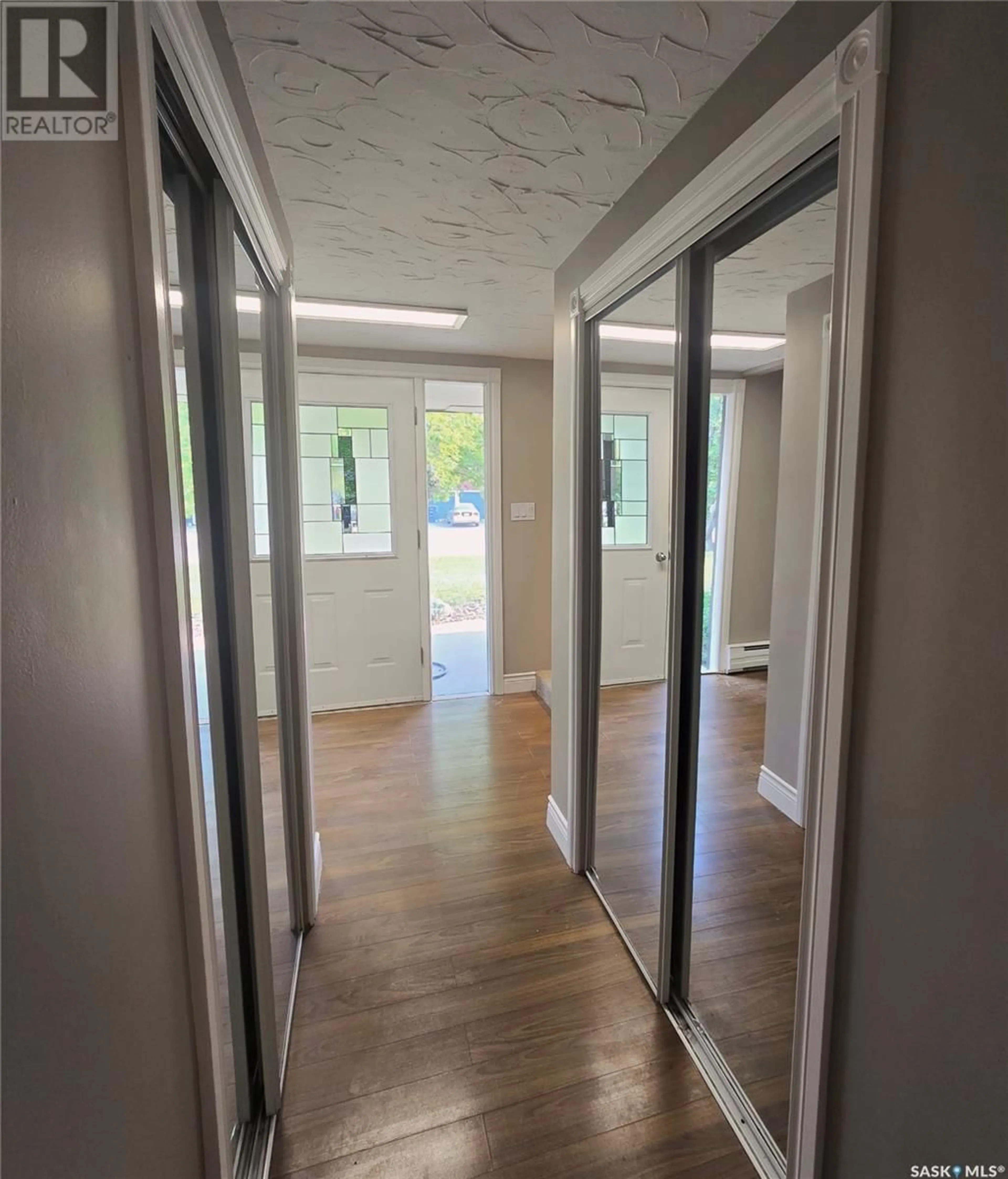 Indoor foyer for 1208 11TH AVENUE, Humboldt Saskatchewan S0K2A0