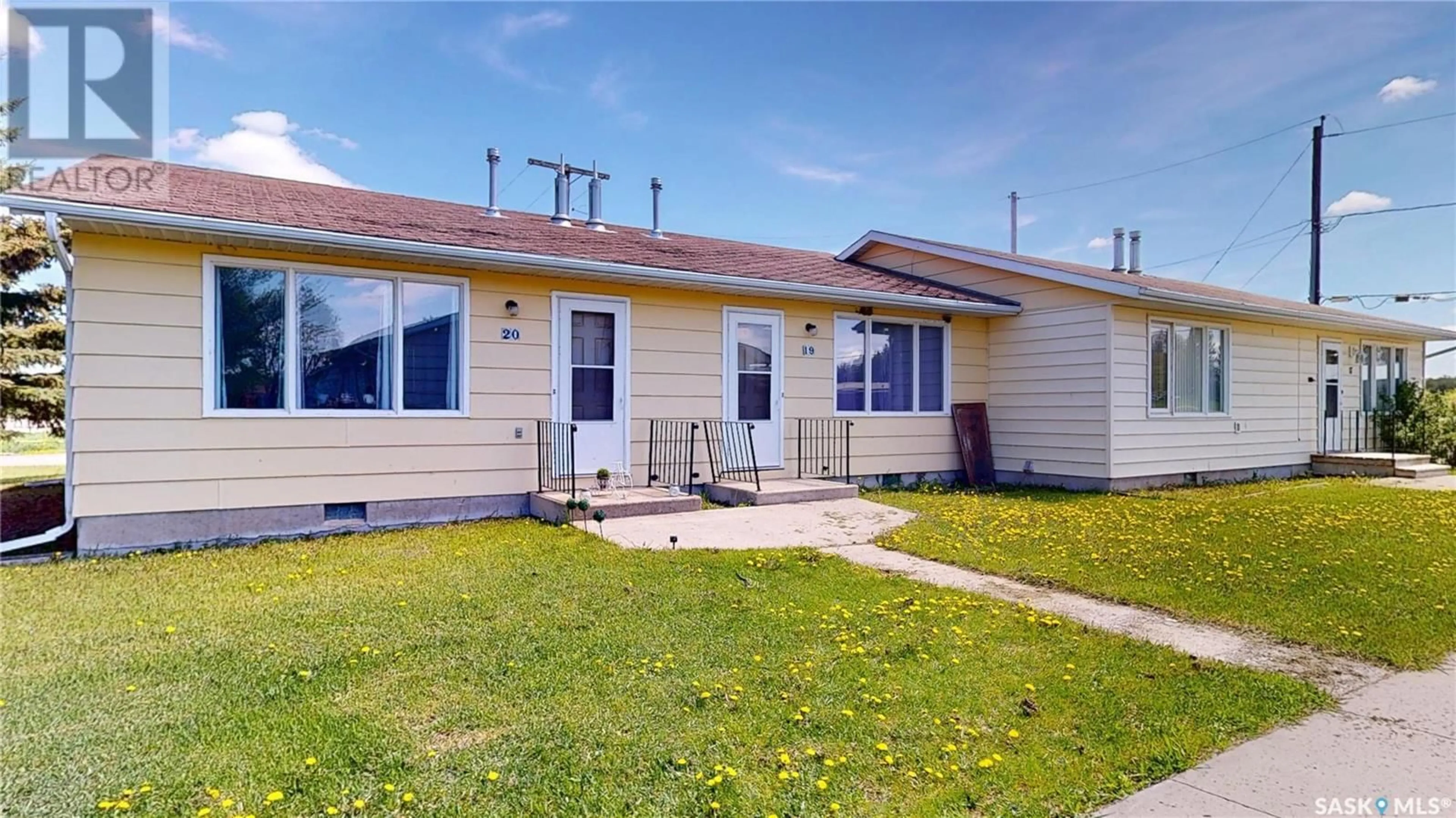 Home with vinyl exterior material, street for TRIPLEX - 600 RAILWAY AVENUE, Wawota Saskatchewan S0G5A0