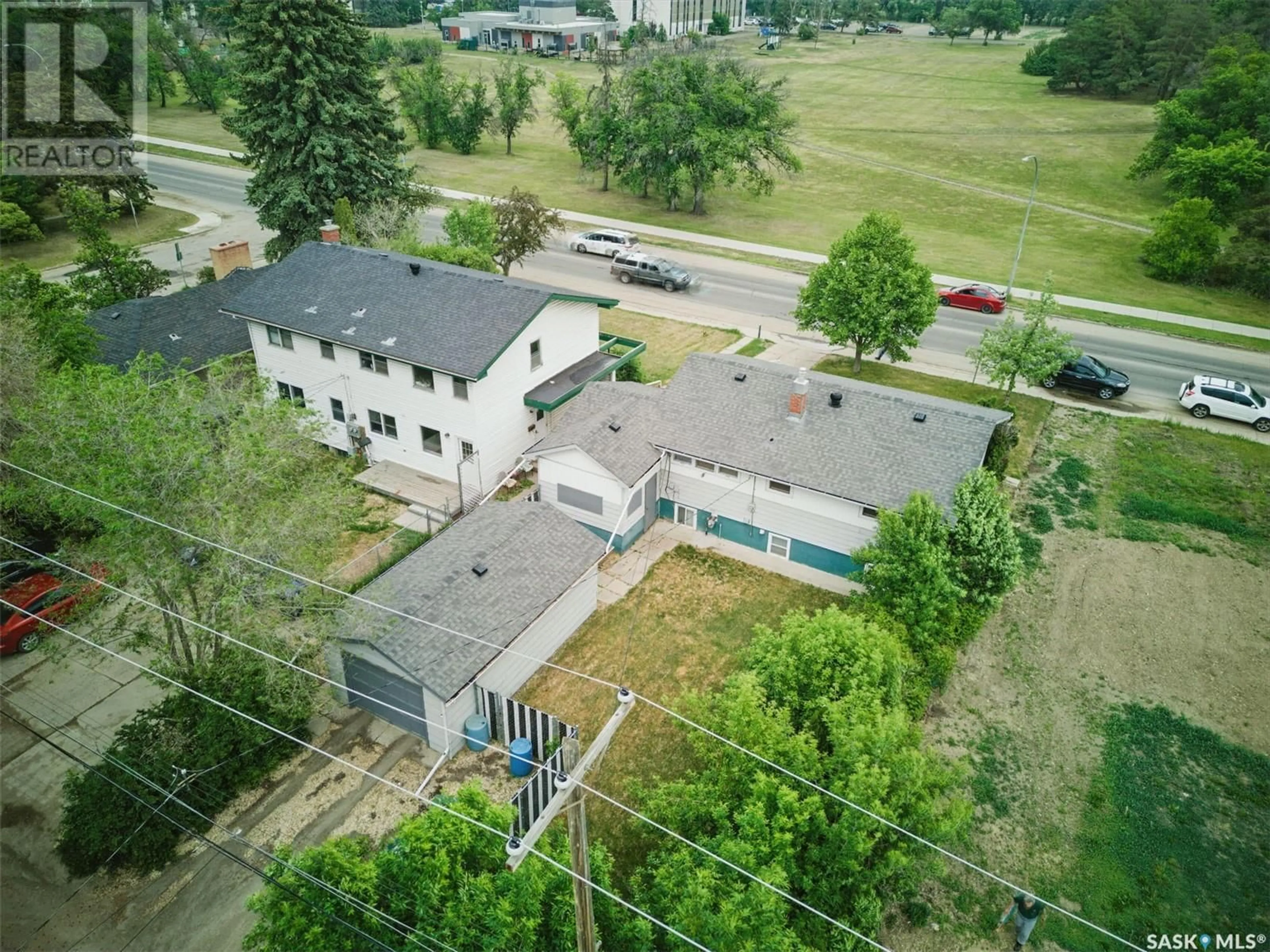 A pic from outside/outdoor area/front of a property/back of a property/a pic from drone, unknown for 310 CUMBERLAND AVENUE, Saskatoon Saskatchewan S7N1M1
