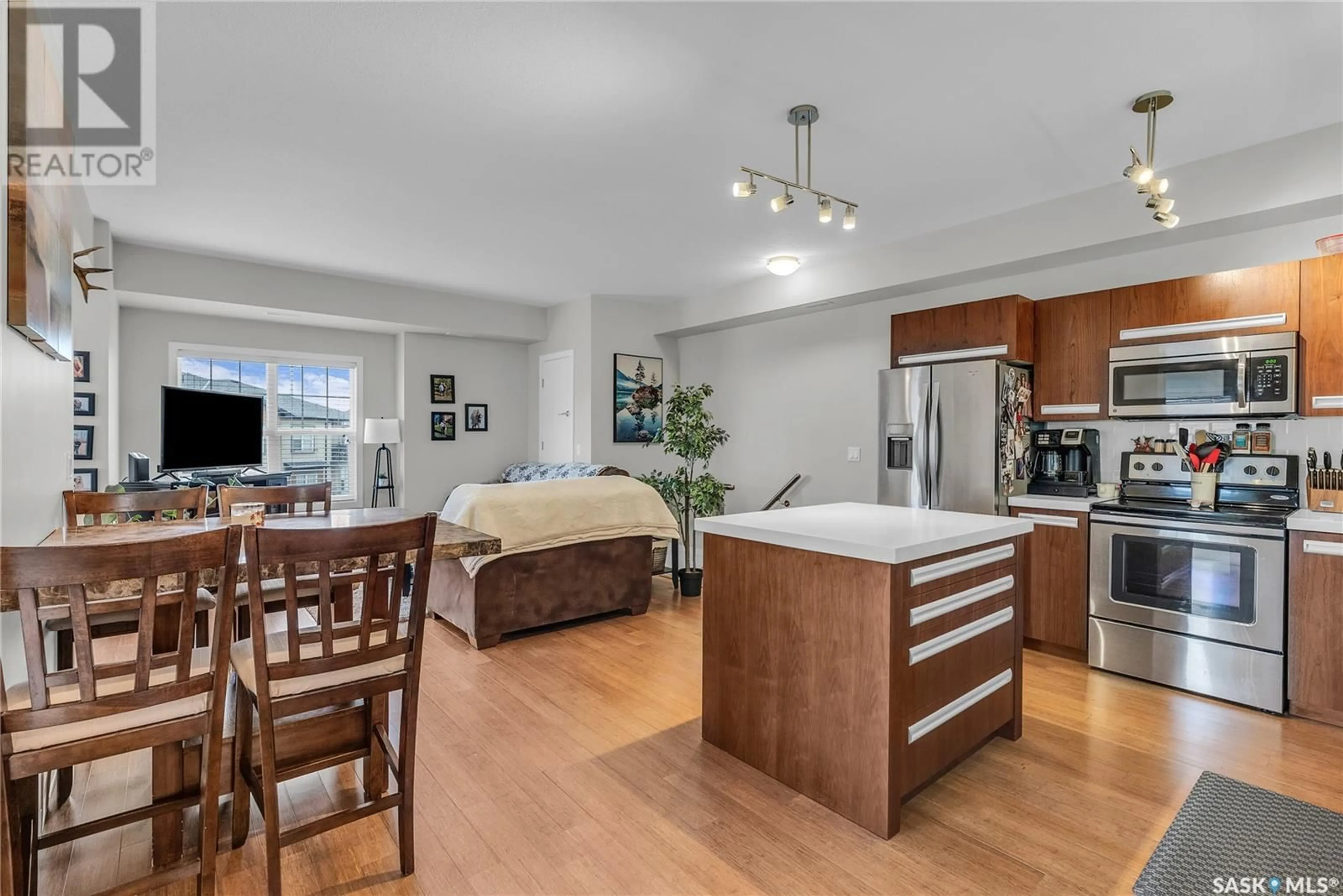 Open concept kitchen, unknown for 1015 - 1904 PATRICK CRESCENT, Saskatoon Saskatchewan S7W0M5