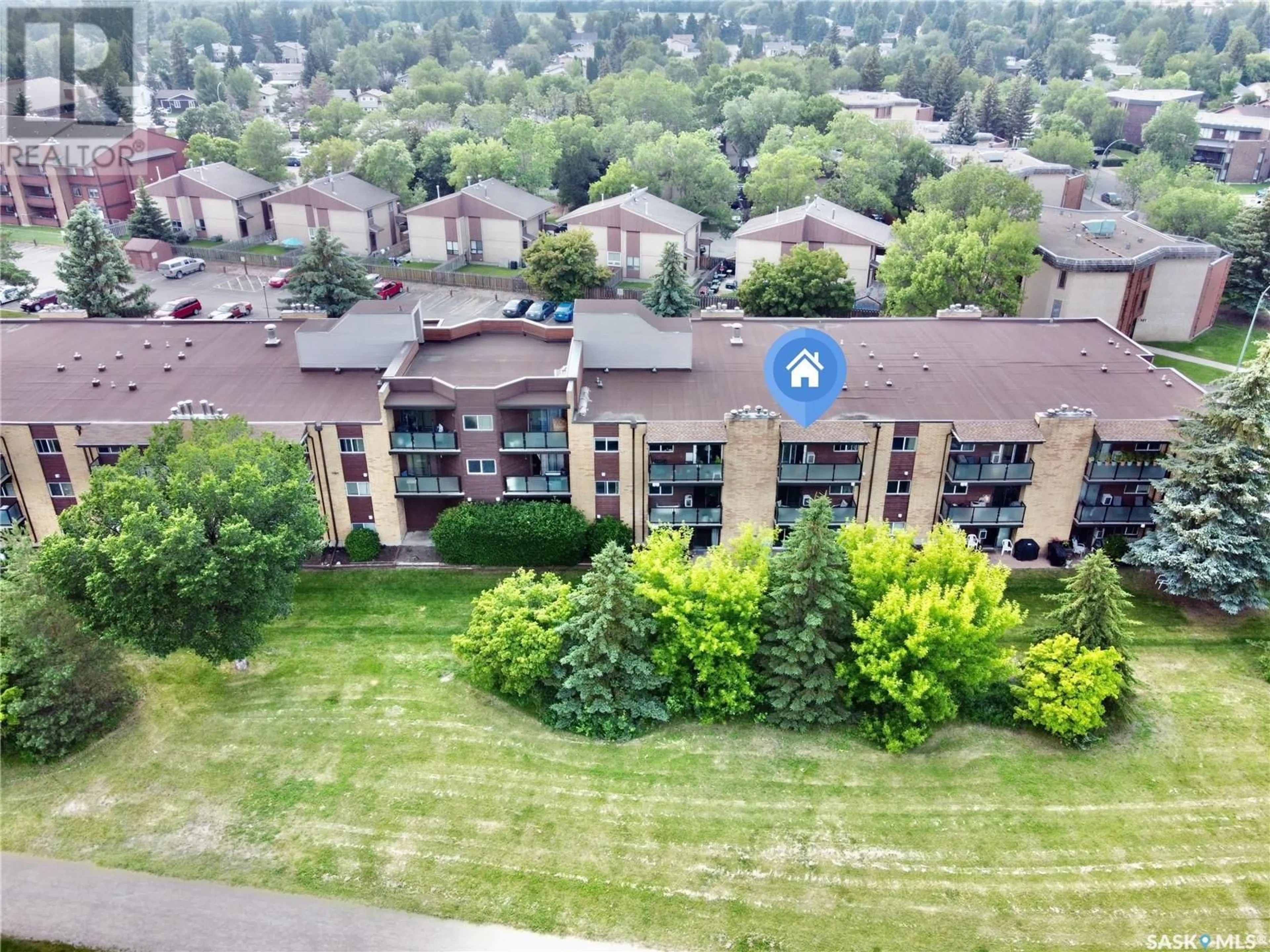 A pic from outside/outdoor area/front of a property/back of a property/a pic from drone, unknown for 304 411 TAIT COURT, Saskatoon Saskatchewan S7H5L3