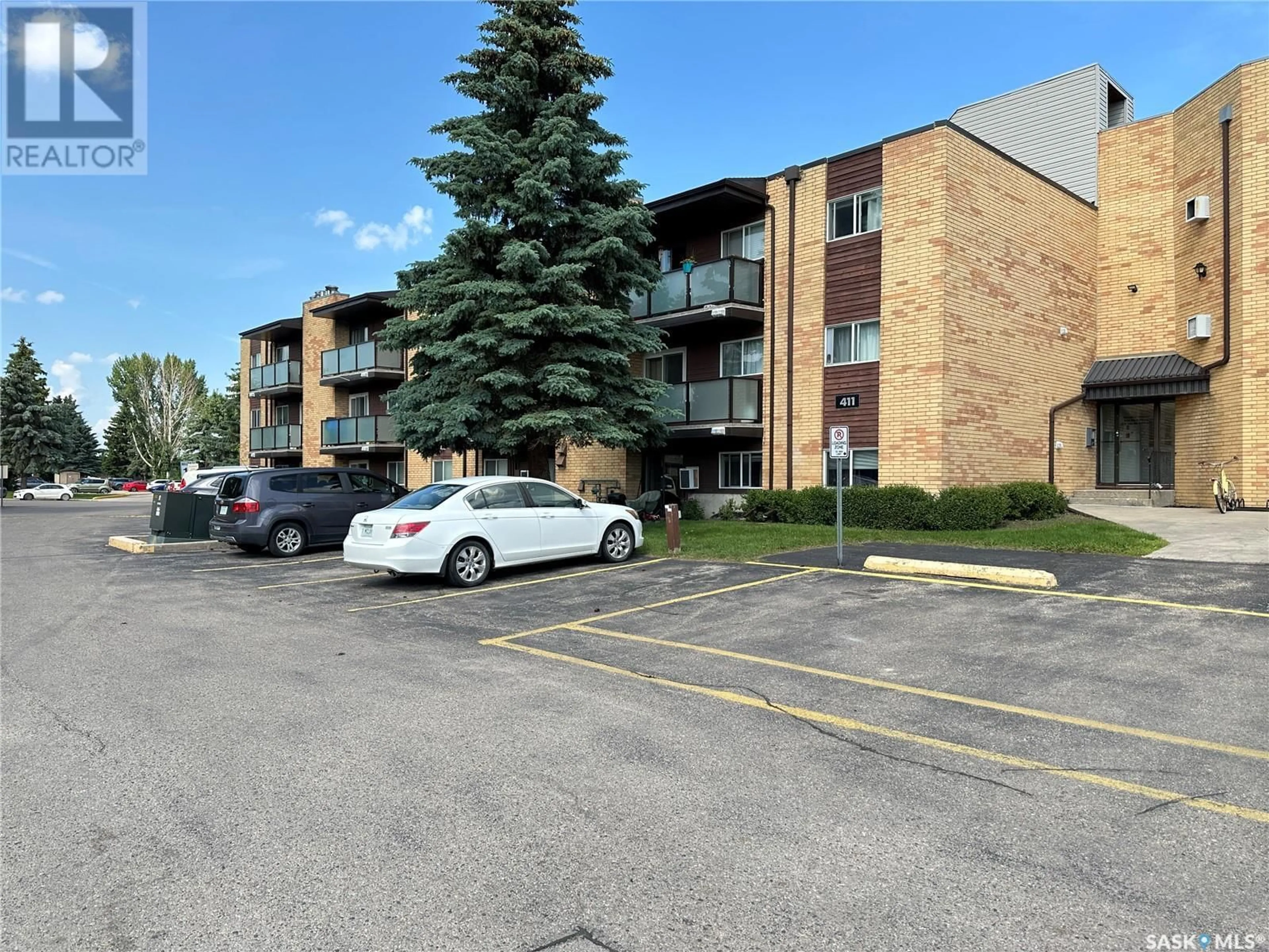 A pic from outside/outdoor area/front of a property/back of a property/a pic from drone, street for 304 411 TAIT COURT, Saskatoon Saskatchewan S7H5L3