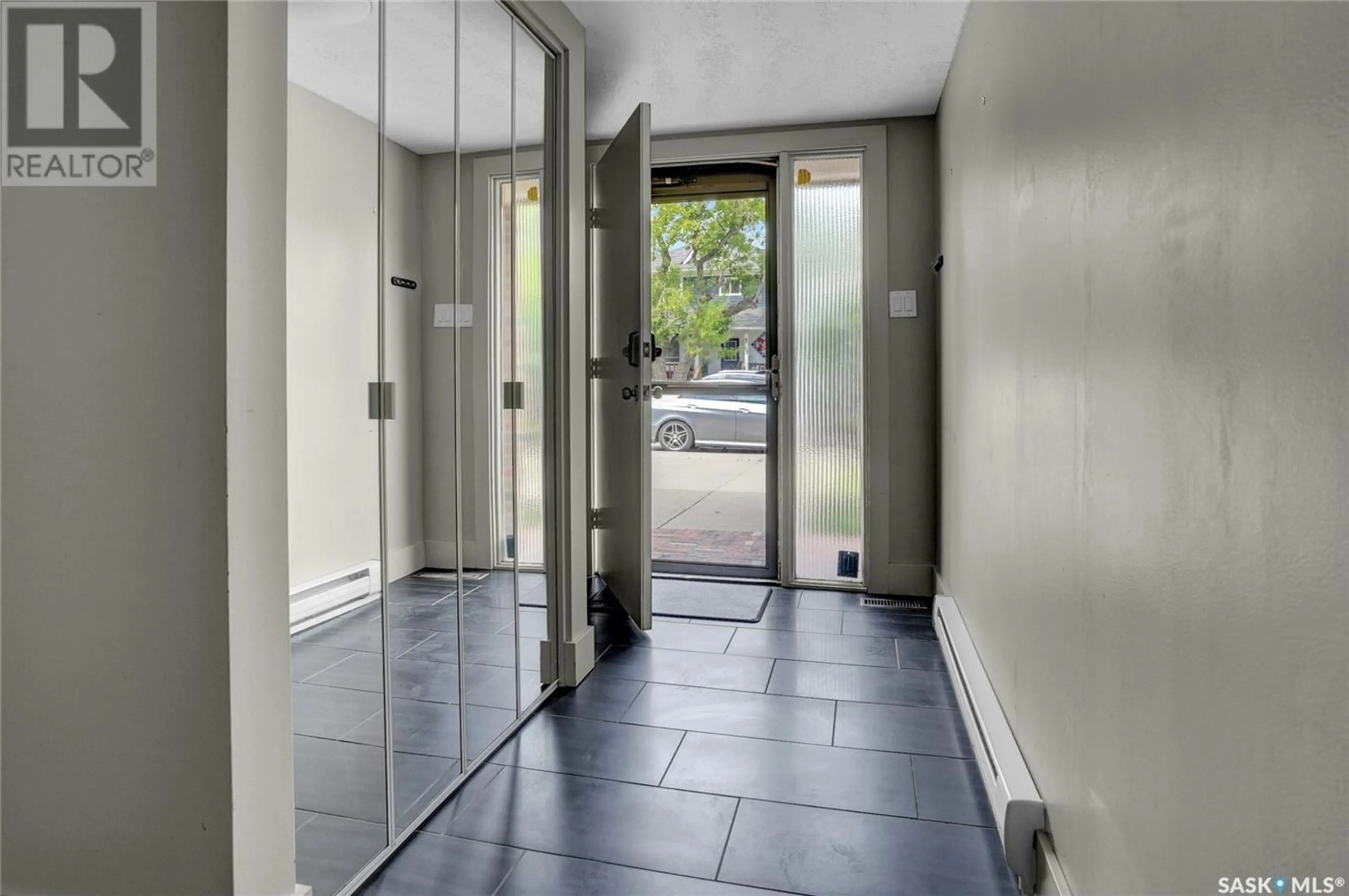Indoor entryway for 147 HOCHELAGA STREET, Moose Jaw Saskatchewan S6H2G2