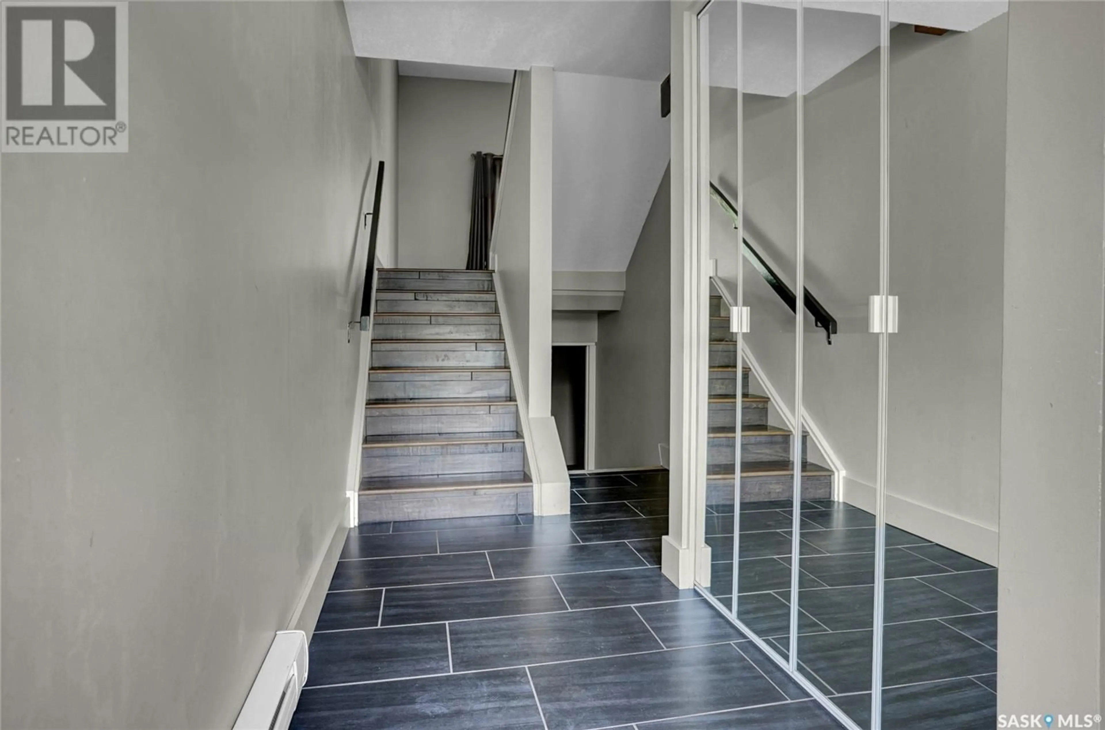 Stairs for 147 HOCHELAGA STREET, Moose Jaw Saskatchewan S6H2G2