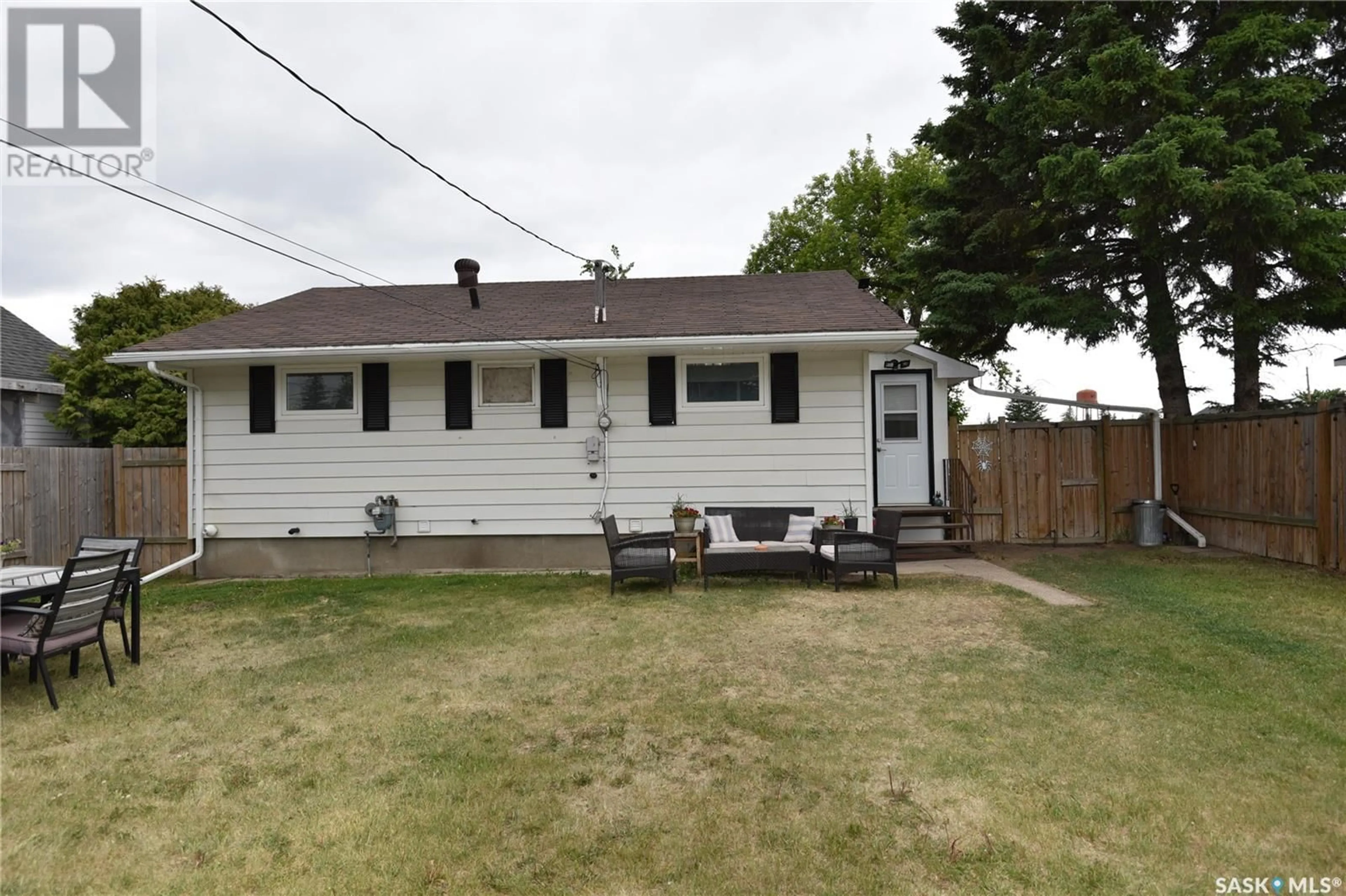 A pic from outside/outdoor area/front of a property/back of a property/a pic from drone, street for 405 1ST STREET, Nipawin Saskatchewan S0E1E0