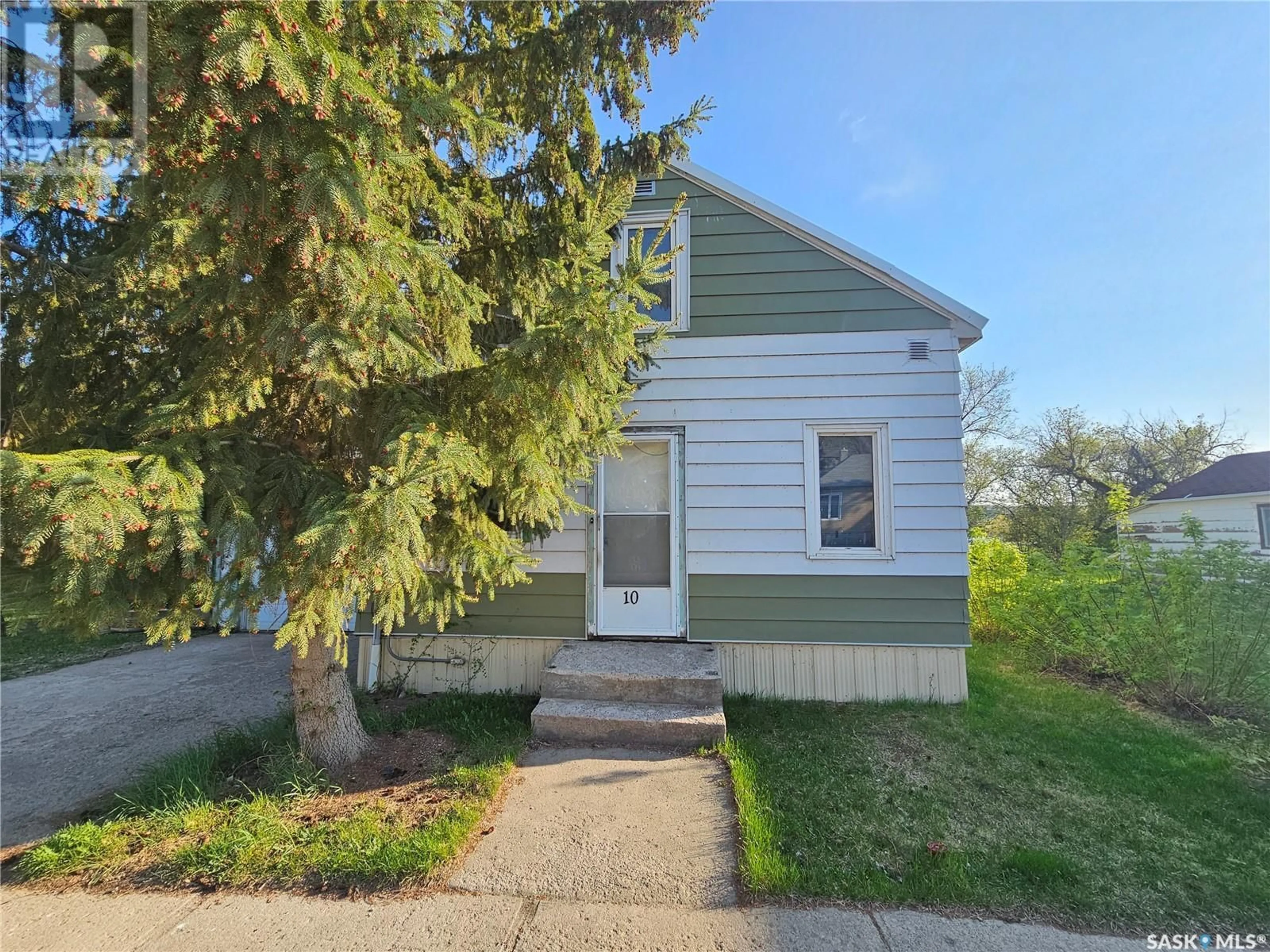 Home with vinyl exterior material, street for 10 ST MARY'S AVENUE, Lebret Saskatchewan S0G2Y0
