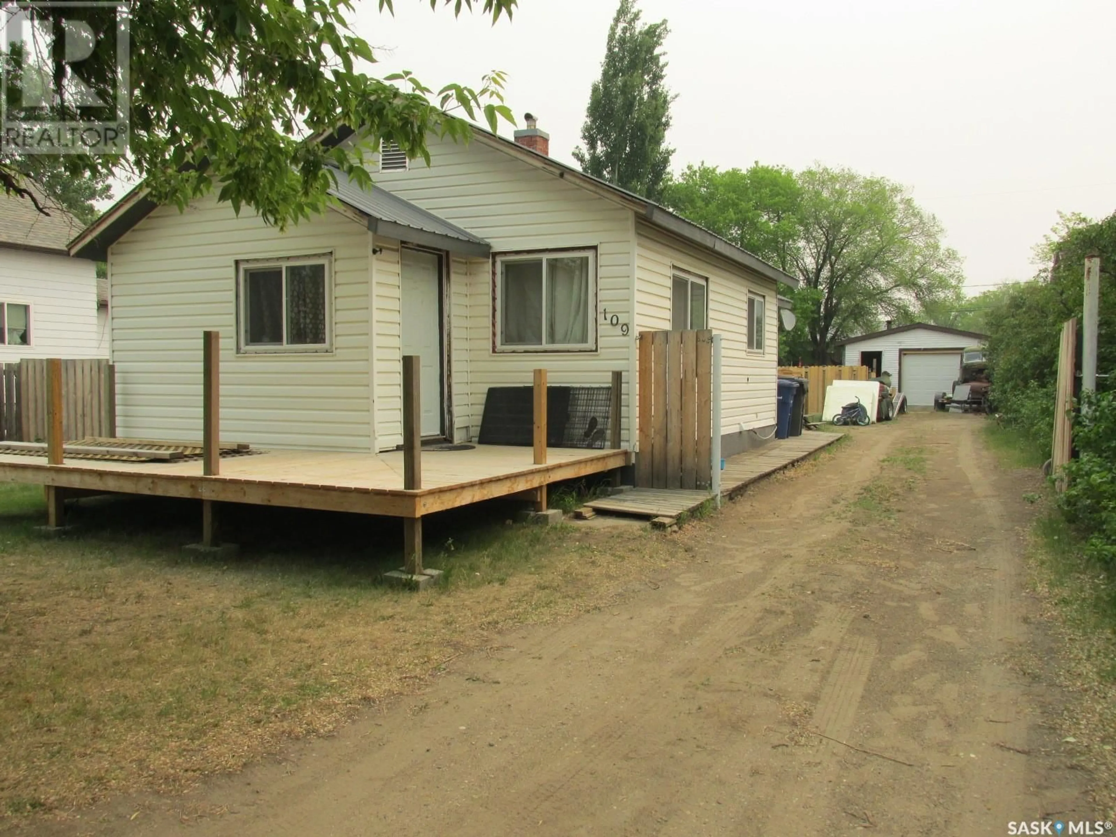 Shed for 109 SEYMOUR STREET, Nipawin Saskatchewan S0E1E0