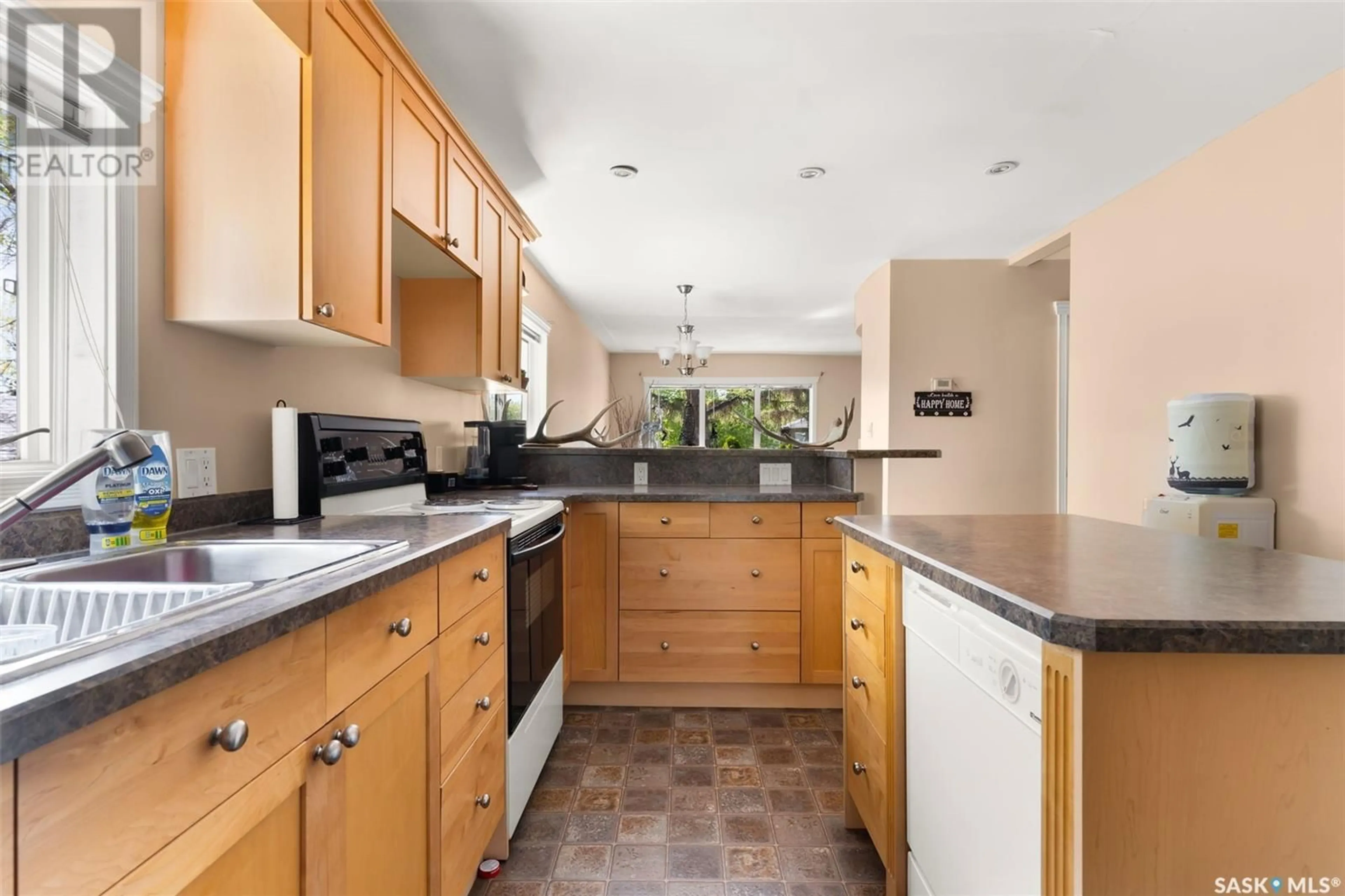 Standard kitchen, ceramic/tile floor for 2353 REYNOLDS STREET, Regina Saskatchewan S4N3N6