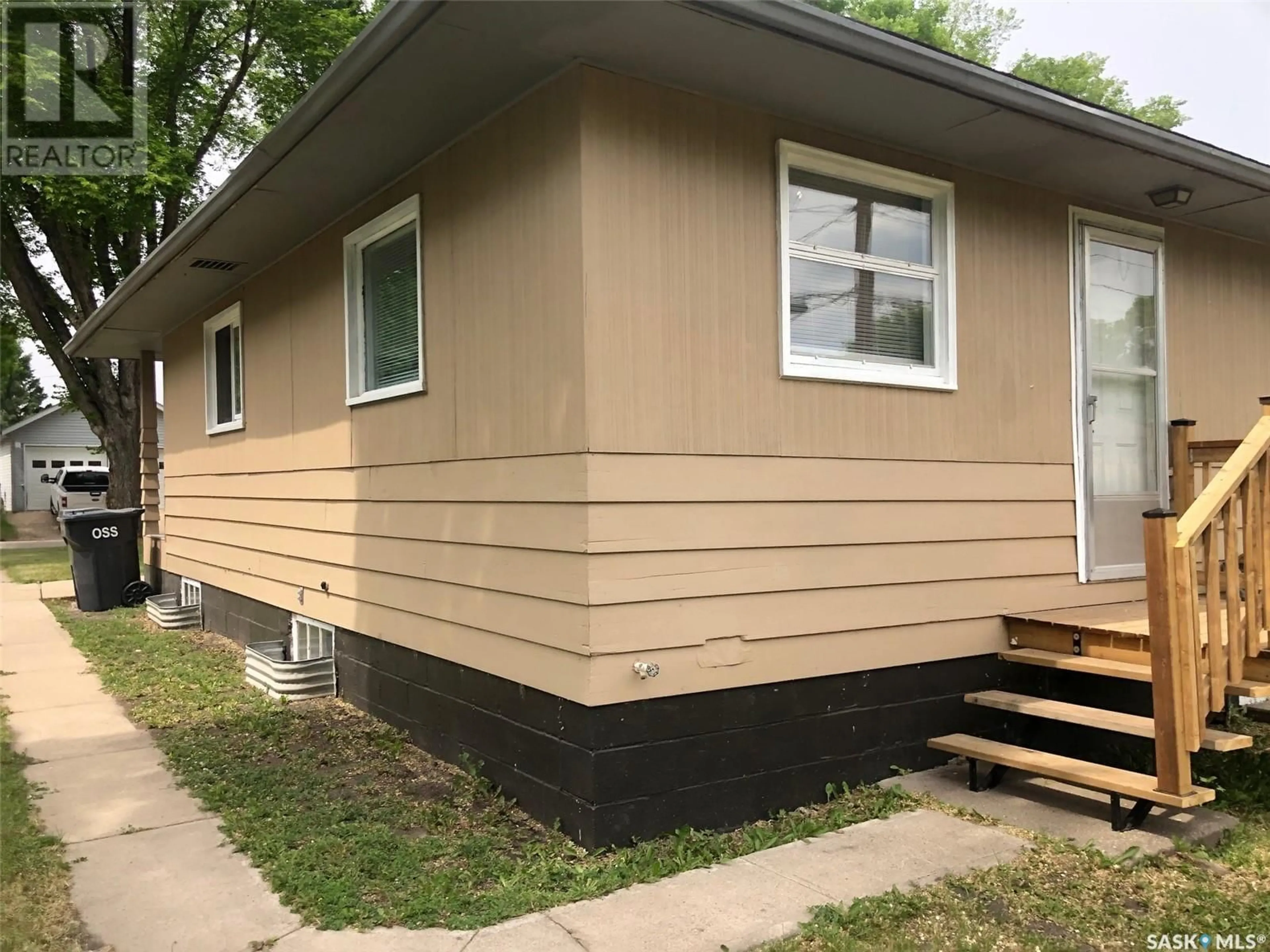 Home with vinyl exterior material, building for 216 MARY STREET, Canora Saskatchewan S0A0L0