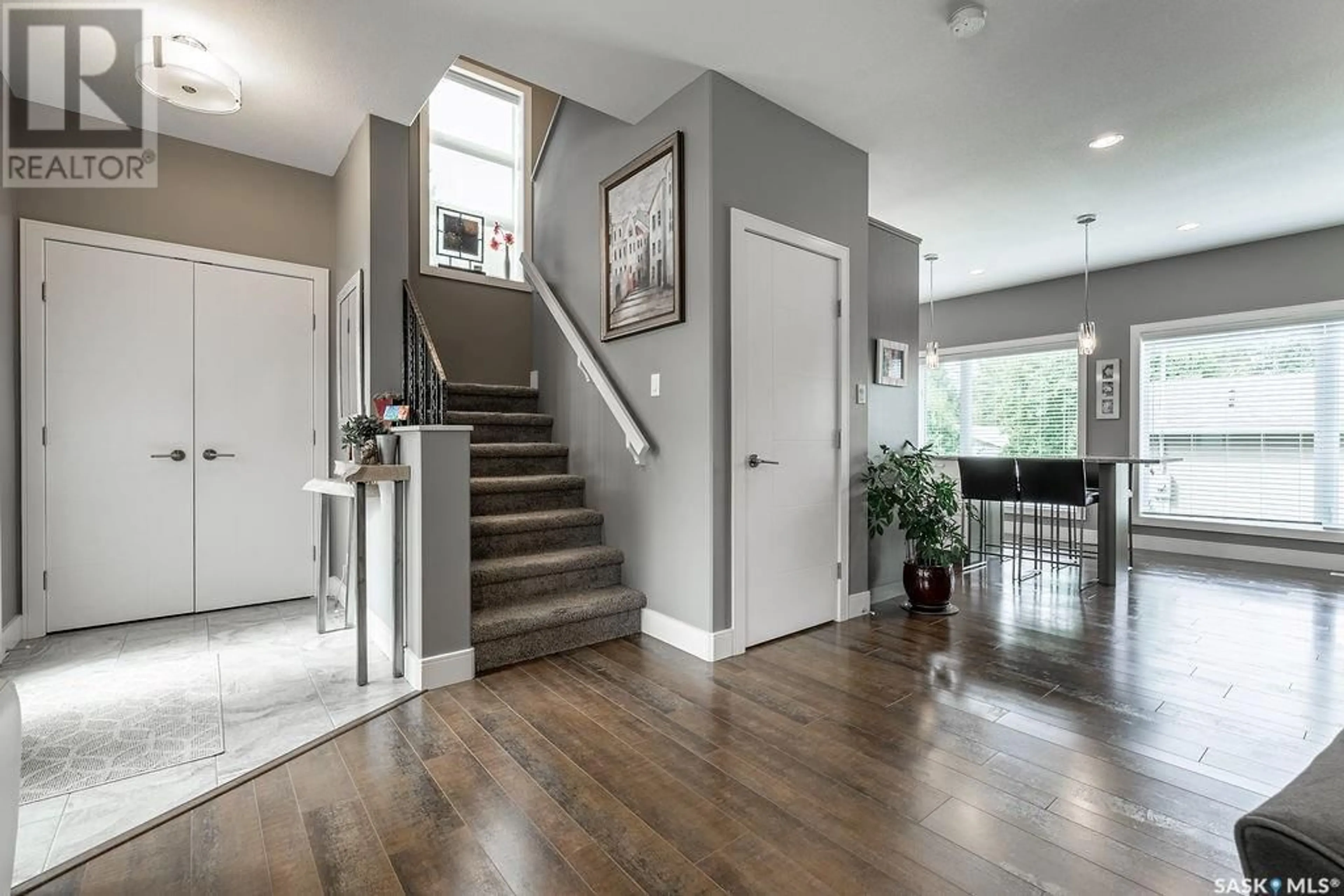 Indoor entryway for 2126 BROADWAY AVENUE, Saskatoon Saskatchewan S7J0Y4