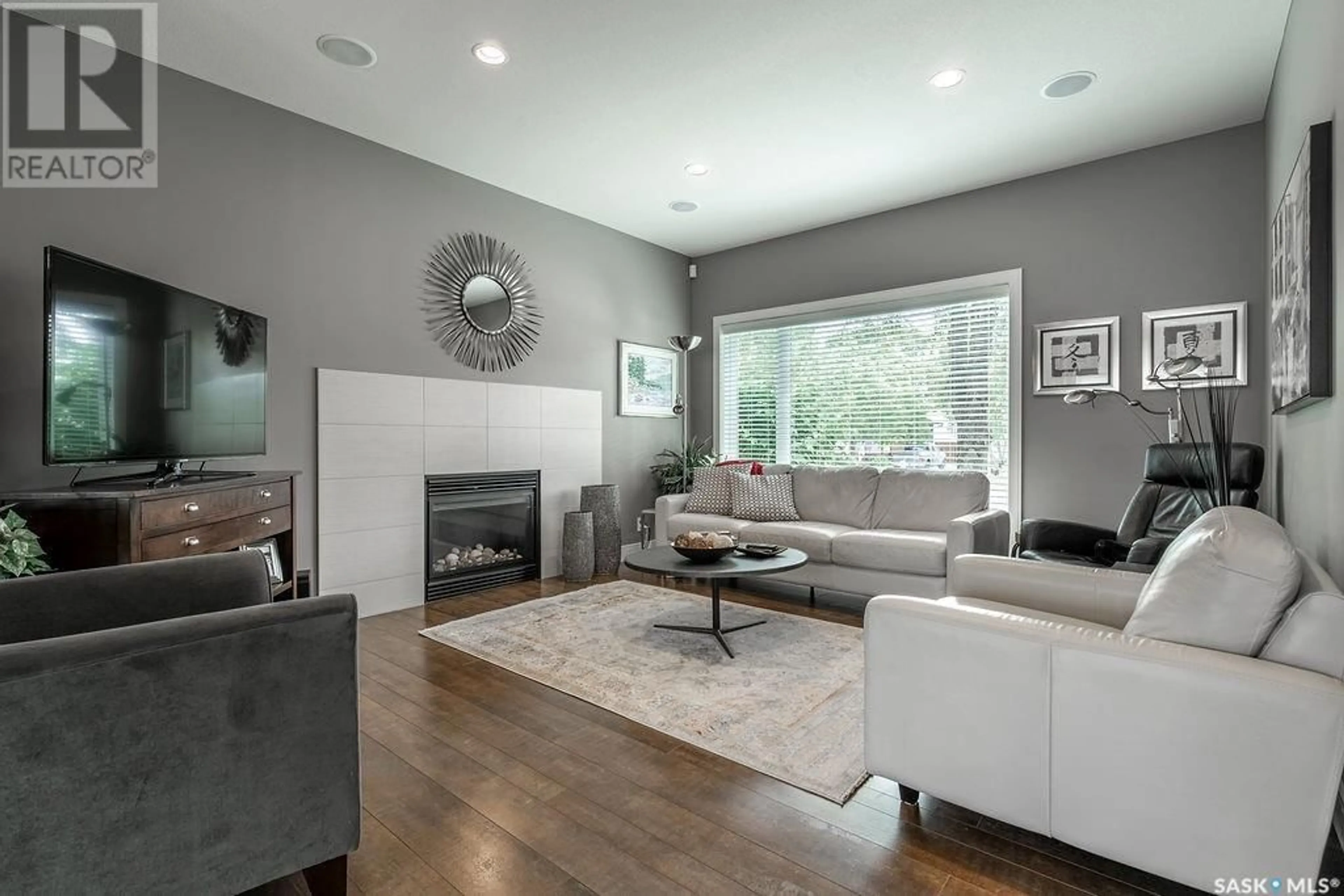 Living room with furniture, unknown for 2126 BROADWAY AVENUE, Saskatoon Saskatchewan S7J0Y4