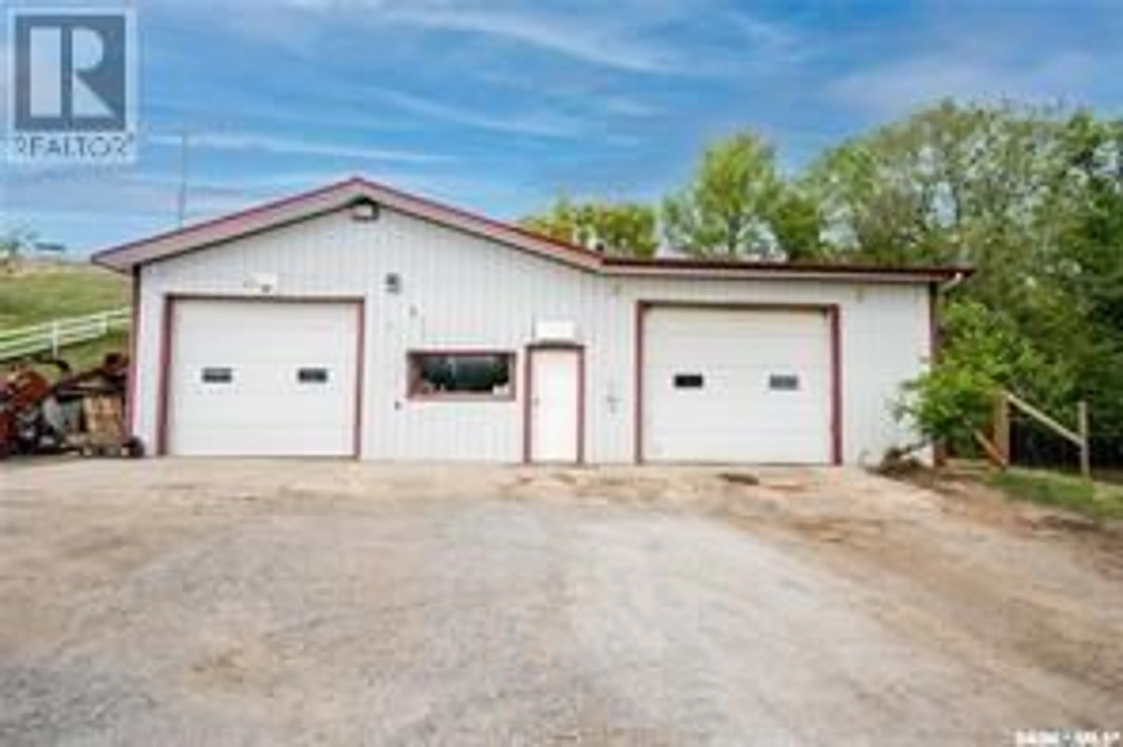 Indoor garage for LUMSDEN, Lumsden Rm No. 189 Saskatchewan S0G3C0
