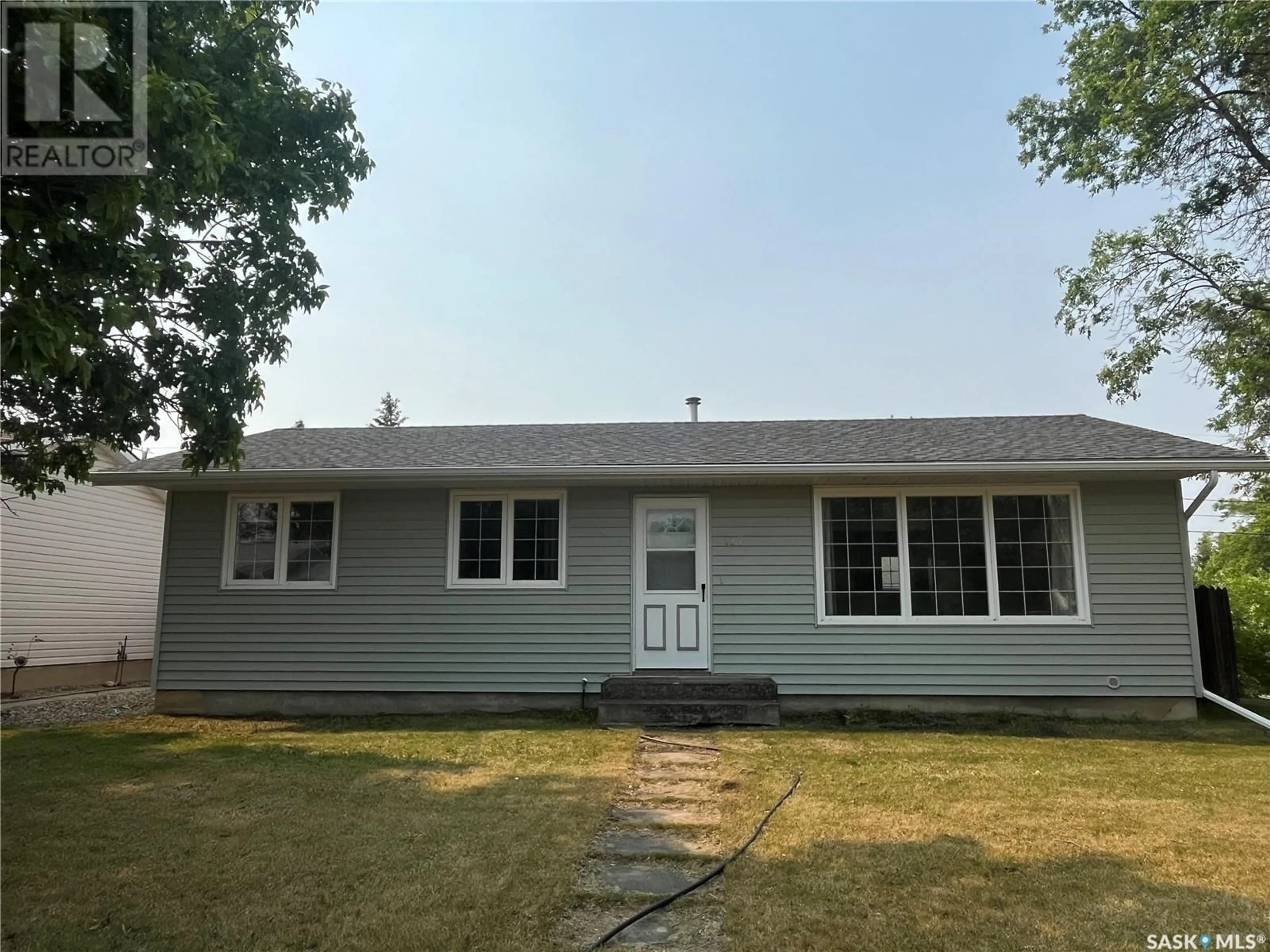 Home with vinyl exterior material, street for 117 KINGSTON STREET, Melfort Saskatchewan S0E1A0