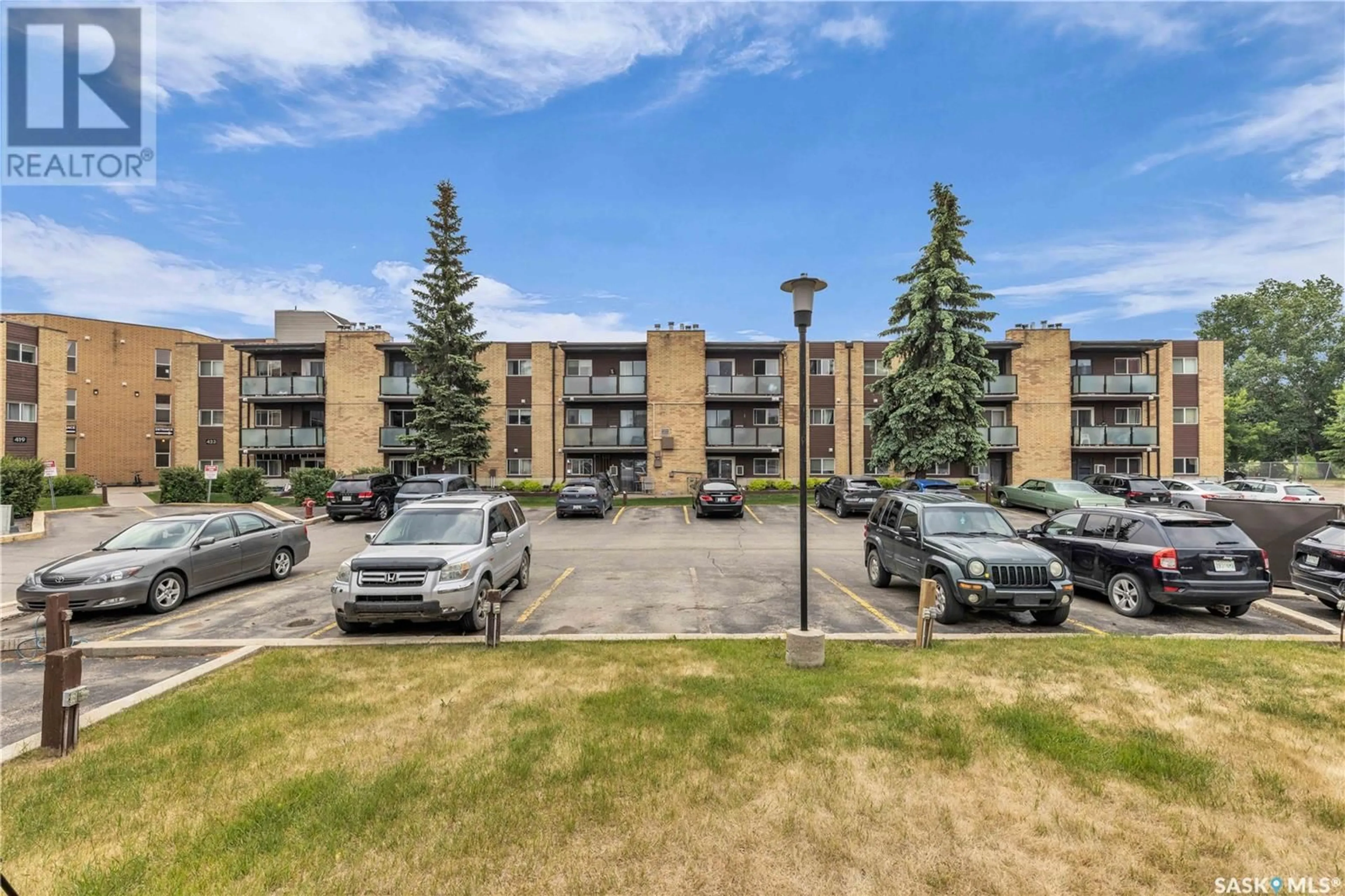 A pic from outside/outdoor area/front of a property/back of a property/a pic from drone, unknown for 107 423 TAIT COURT, Saskatoon Saskatchewan S7H5L3