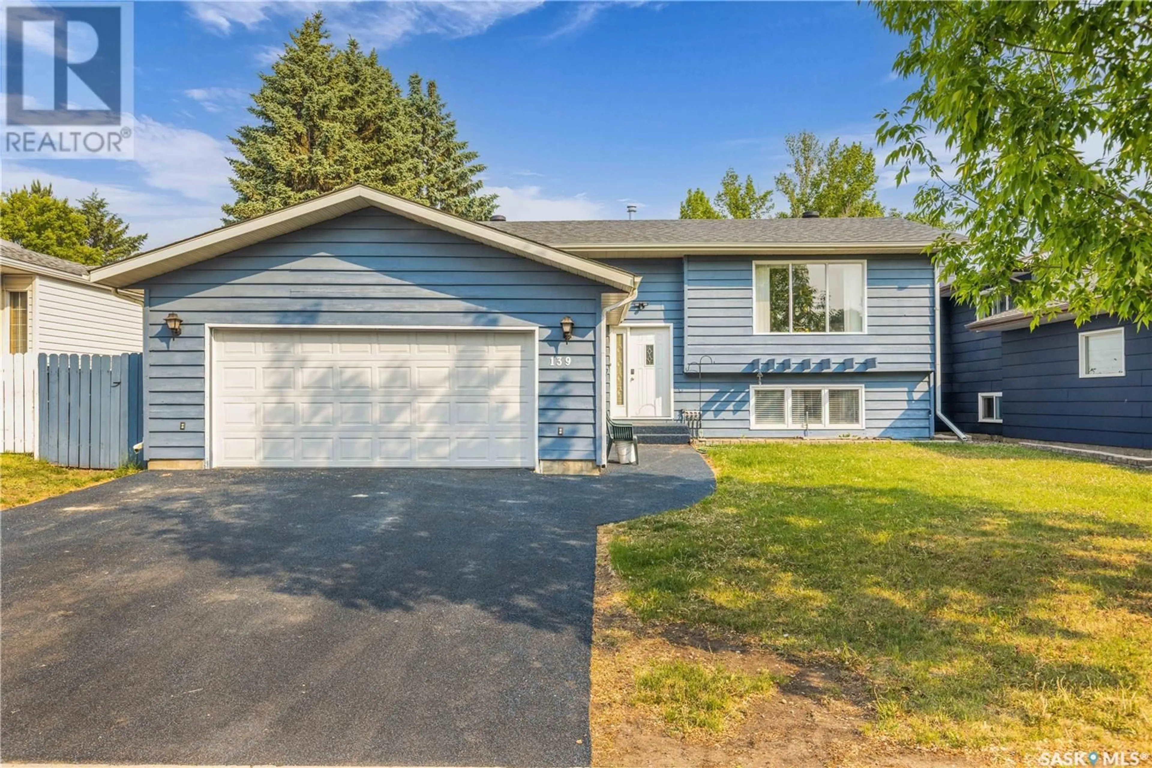 Home with vinyl exterior material, street for 139 BATOCHE CRESCENT, Saskatoon Saskatchewan S7M5B2