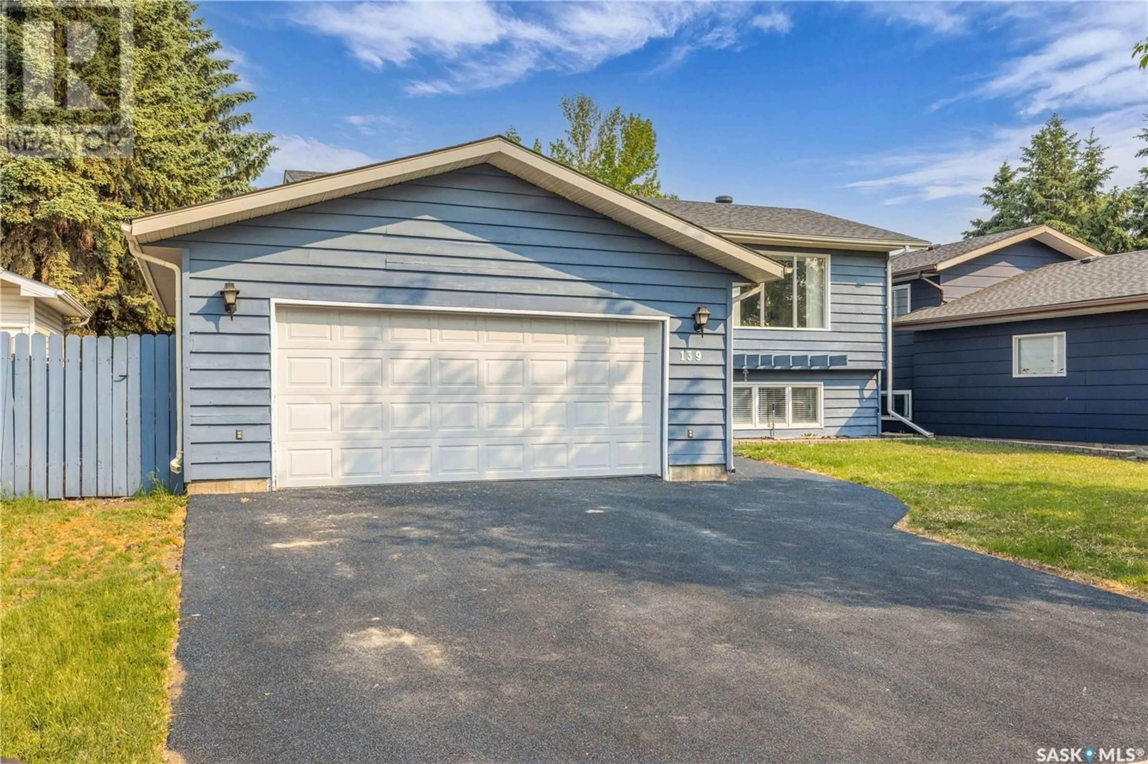 Home with vinyl exterior material, street for 139 BATOCHE CRESCENT, Saskatoon Saskatchewan S7M5B2