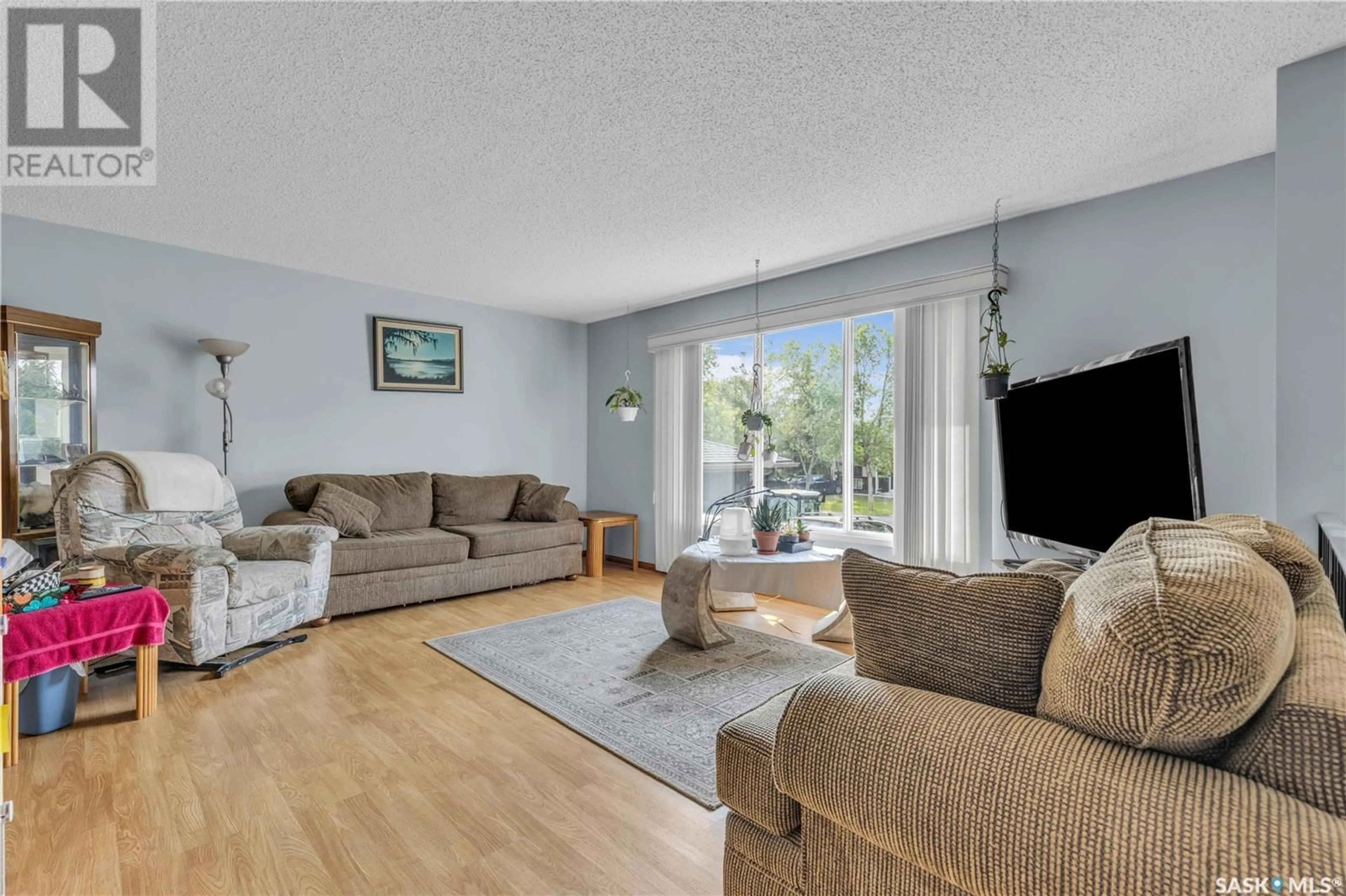 Living room with furniture, unknown for 139 BATOCHE CRESCENT, Saskatoon Saskatchewan S7M5B2