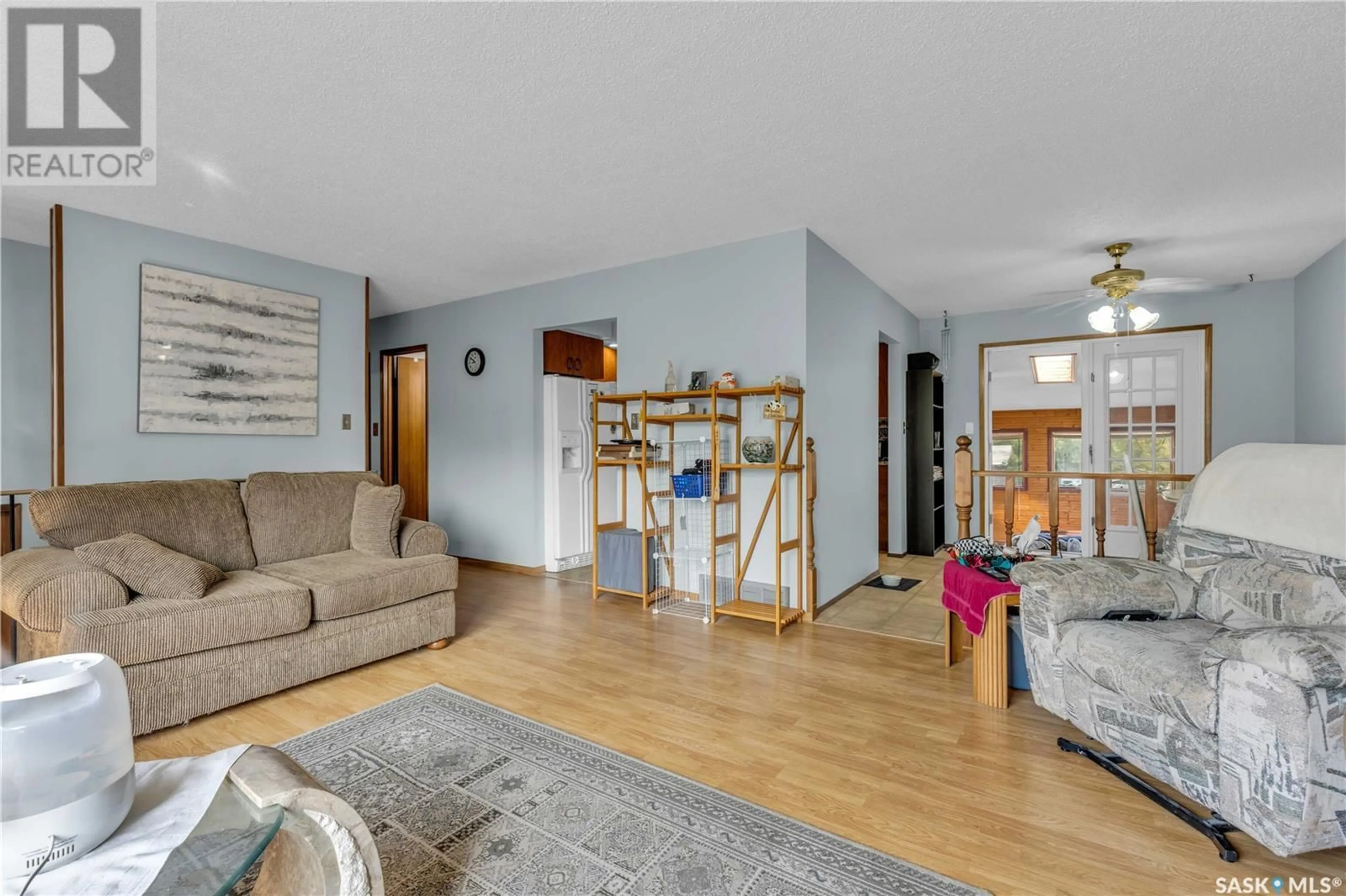 Living room with furniture, unknown for 139 BATOCHE CRESCENT, Saskatoon Saskatchewan S7M5B2