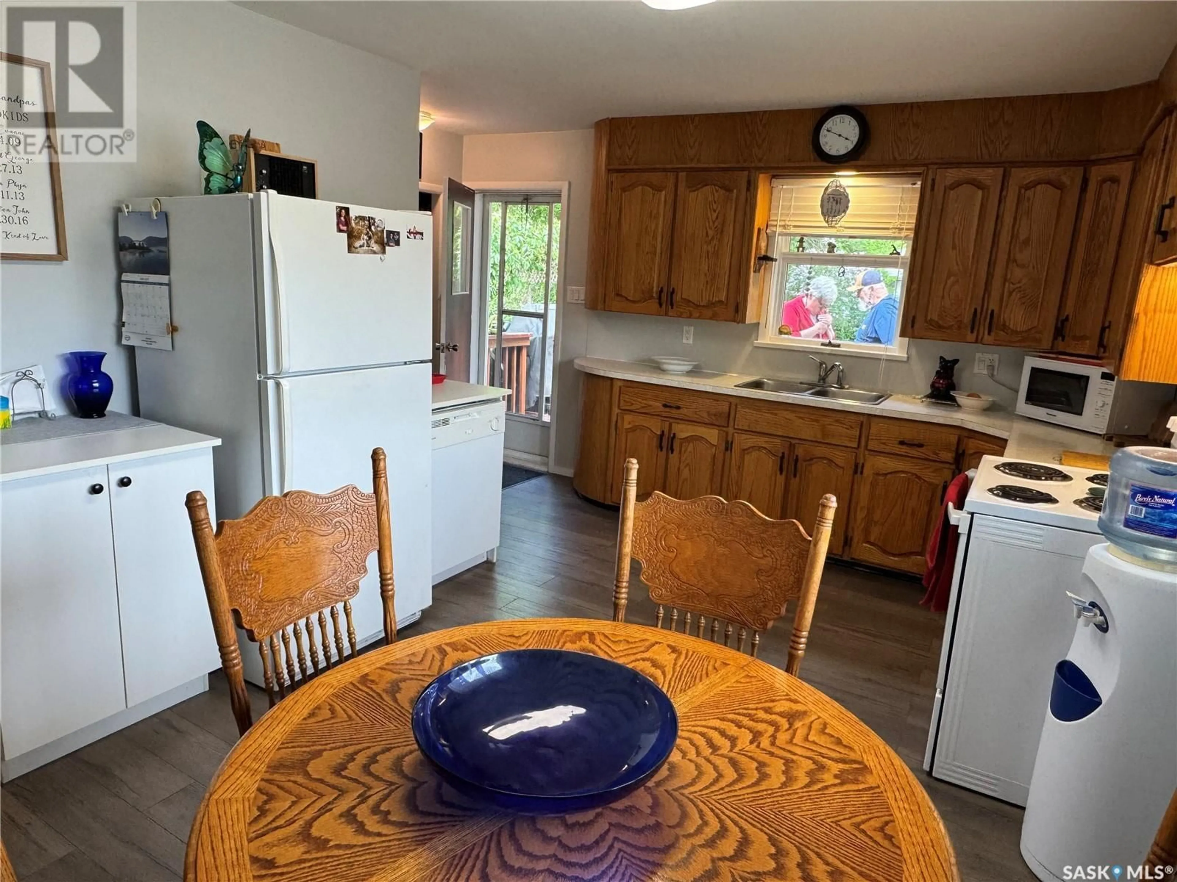 Standard kitchen, ceramic/tile floor for 401 2ND AVENUE, Jansen Saskatchewan S0K2B0