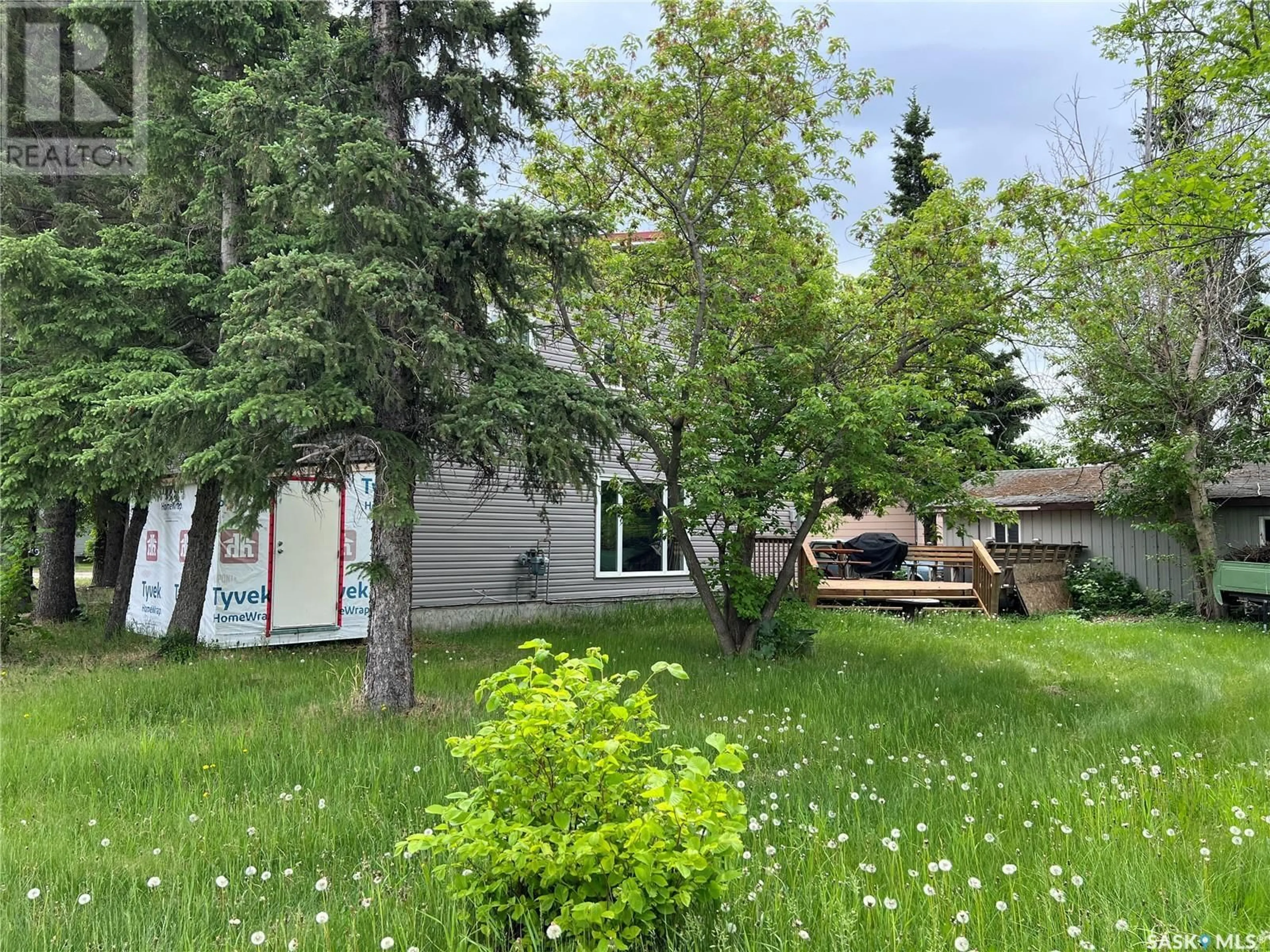 A pic from outside/outdoor area/front of a property/back of a property/a pic from drone, street for 403 6TH STREET, Meadow Lake Saskatchewan S9X1A6