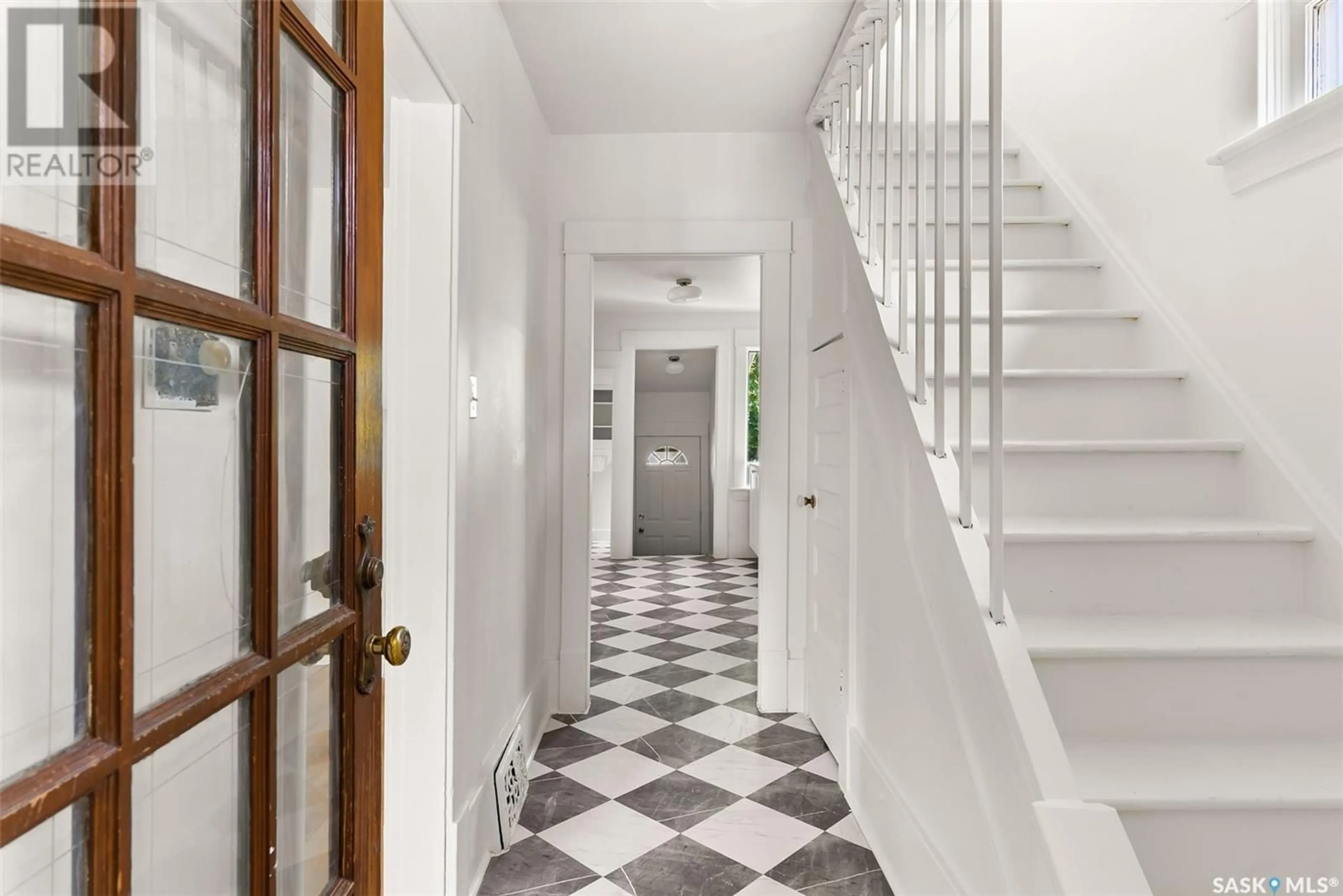 Indoor foyer for 2550 ATKINSON STREET, Regina Saskatchewan S4N3X7