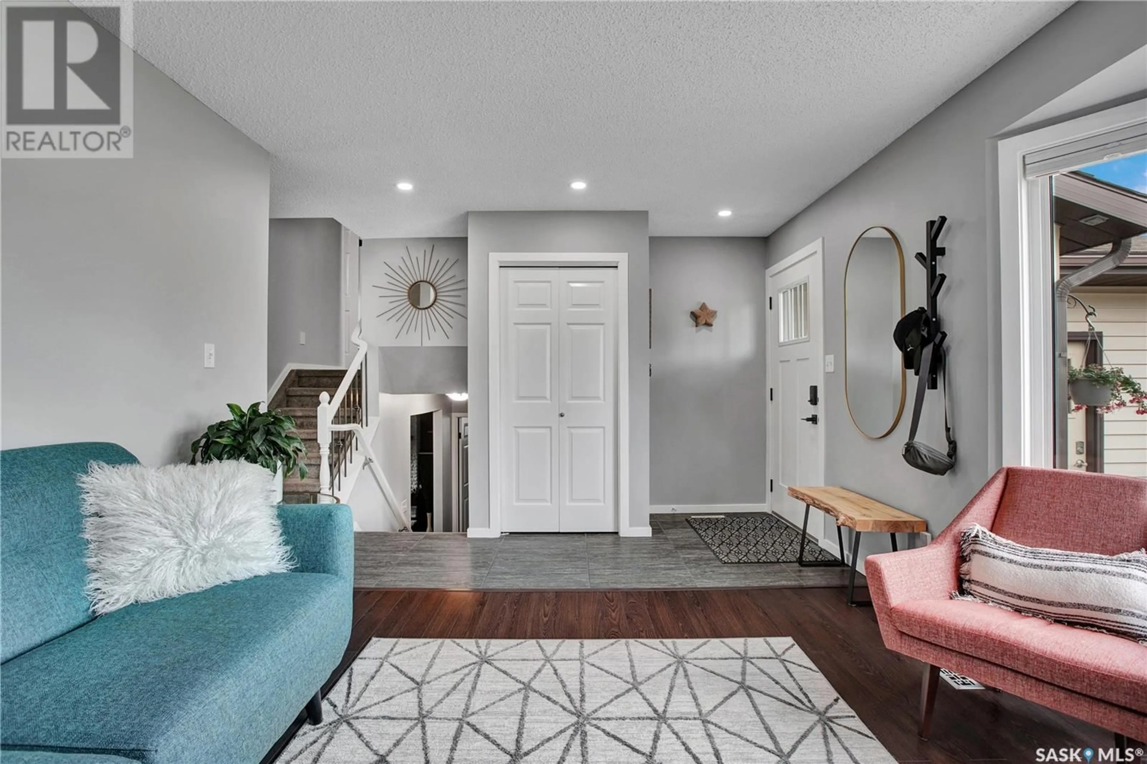 Indoor entryway for 1403 BRIGHTSAND COURT, Saskatoon Saskatchewan S7J4Y2