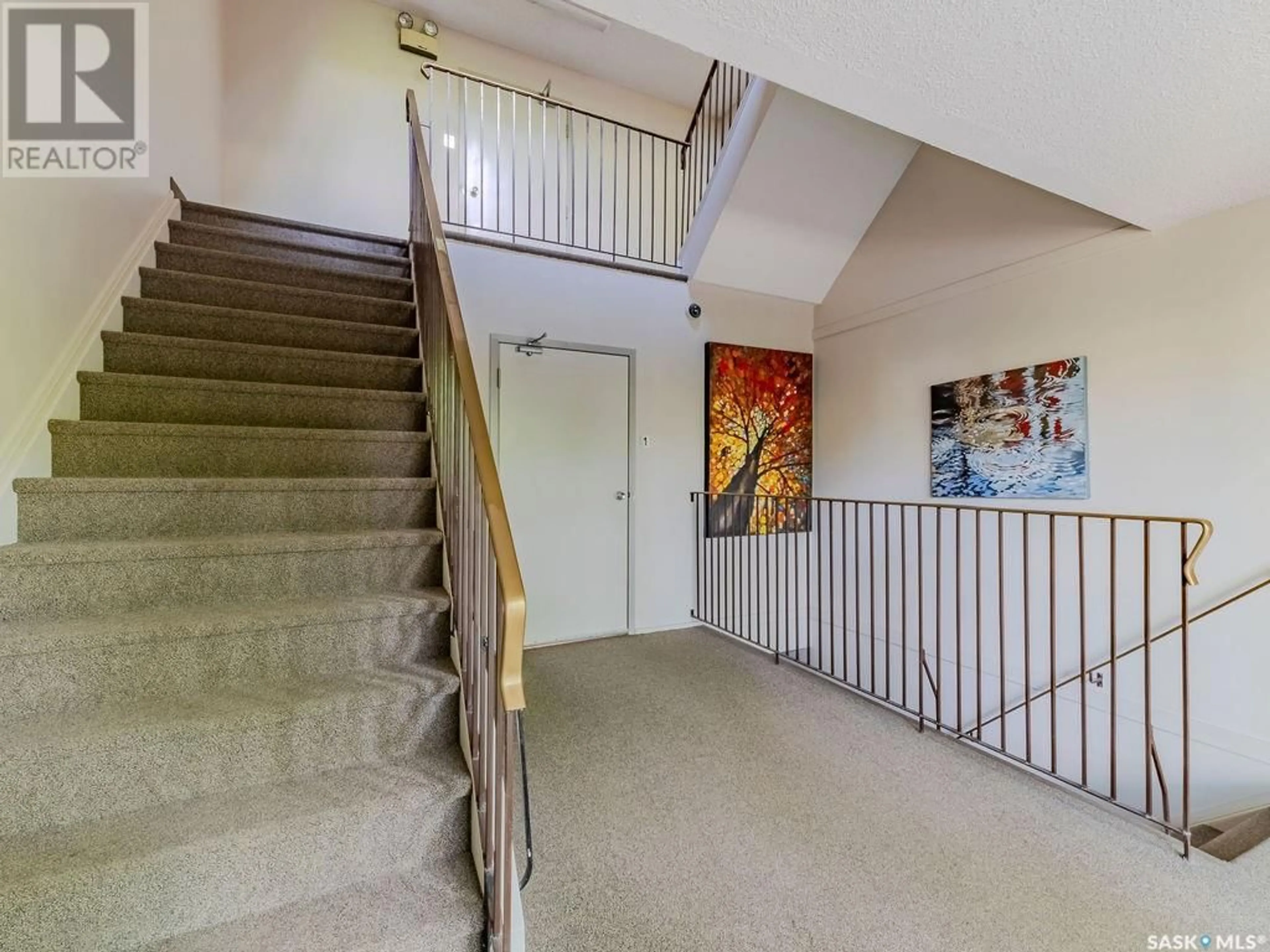 Indoor foyer for 304 - 1008 TEMPERANCE STREET, Saskatoon Saskatchewan S7N0N6