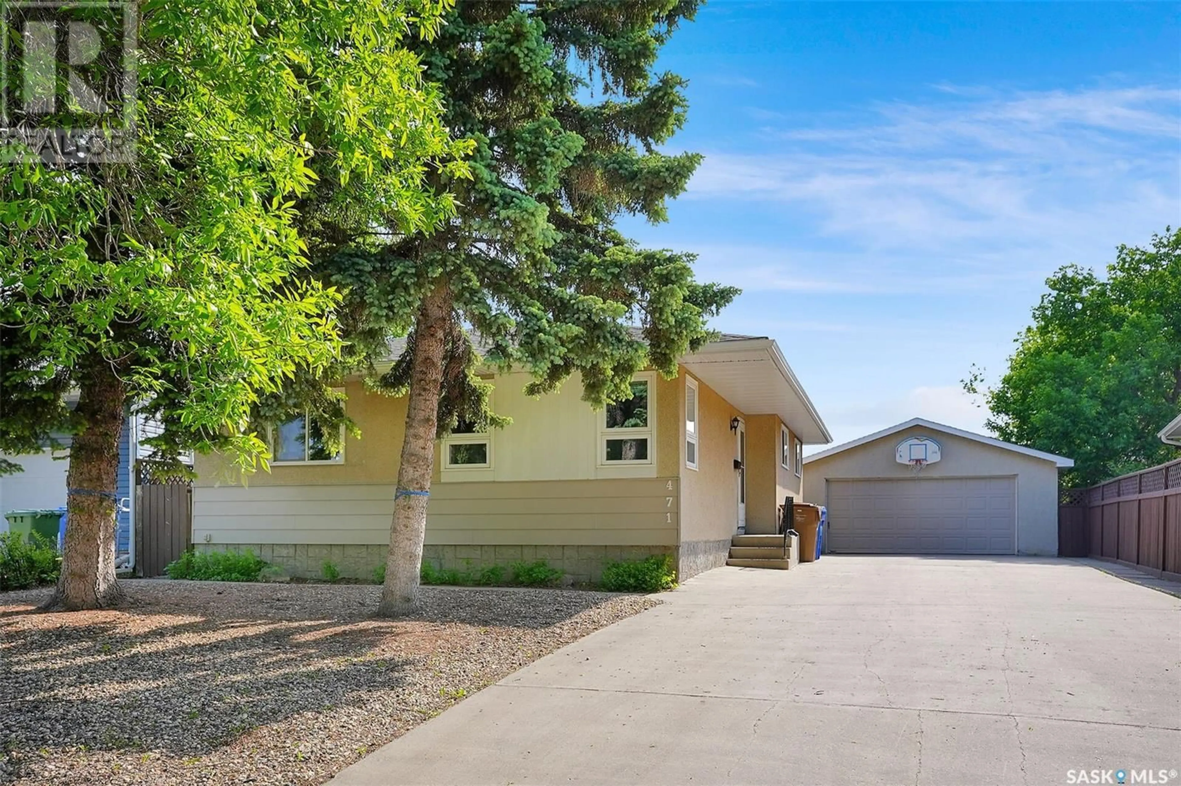 Home with vinyl exterior material, street for 471 SANGSTER BOULEVARD, Regina Saskatchewan S4R7N3