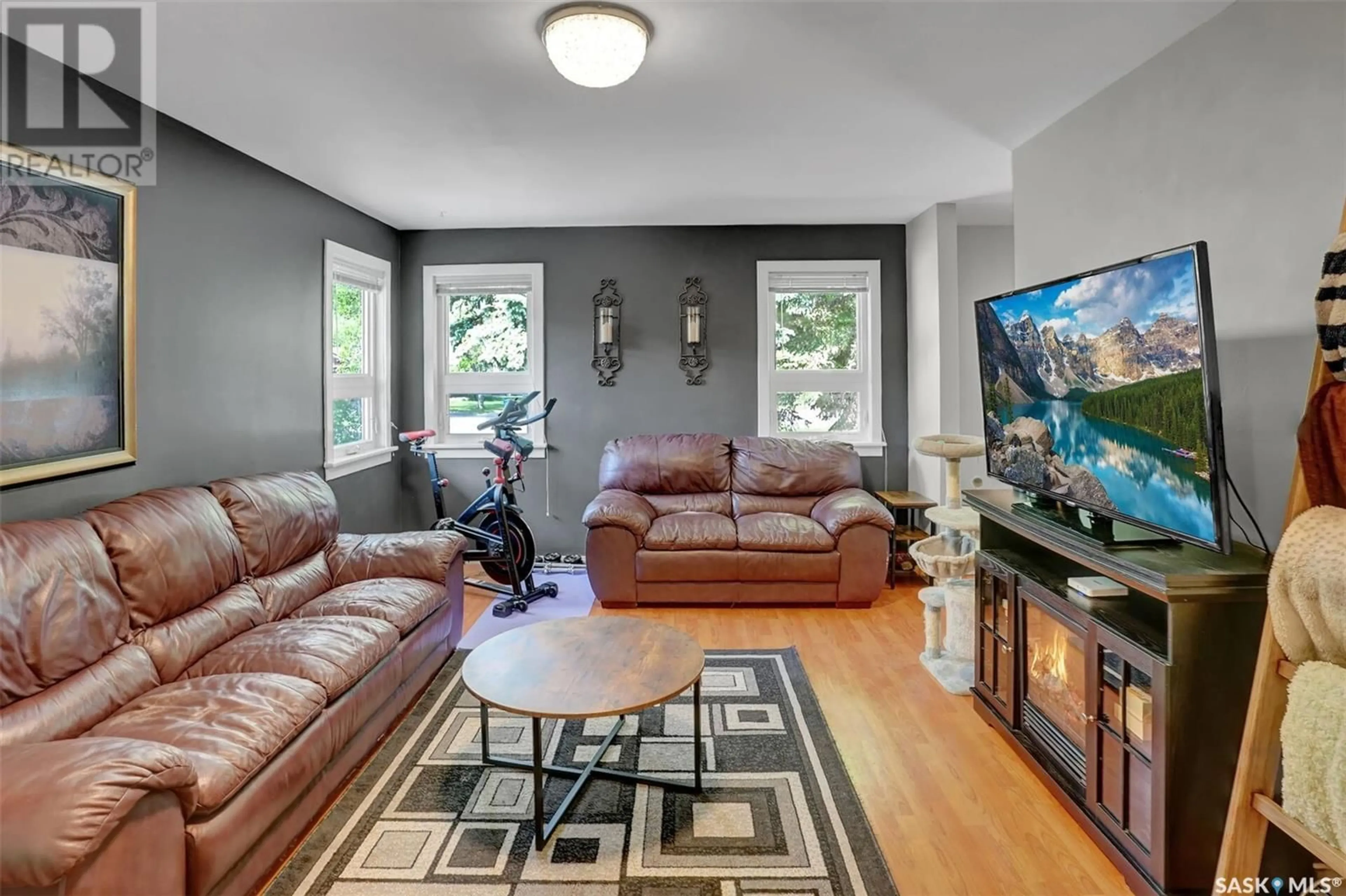 Living room with furniture, unknown for 471 SANGSTER BOULEVARD, Regina Saskatchewan S4R7N3
