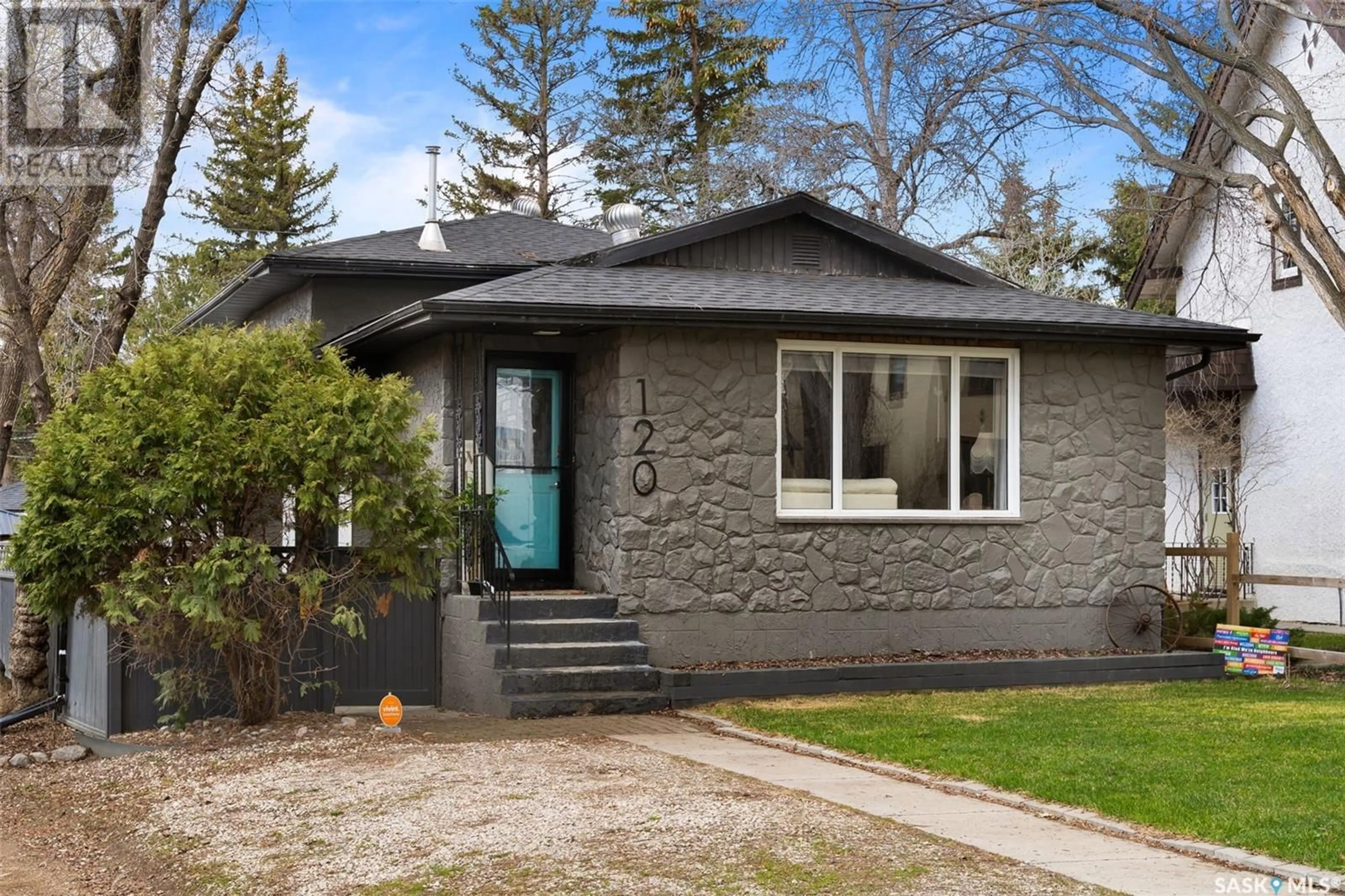 Home with vinyl exterior material, street for 120 CONNAUGHT CRESCENT, Regina Saskatchewan S4T6M9