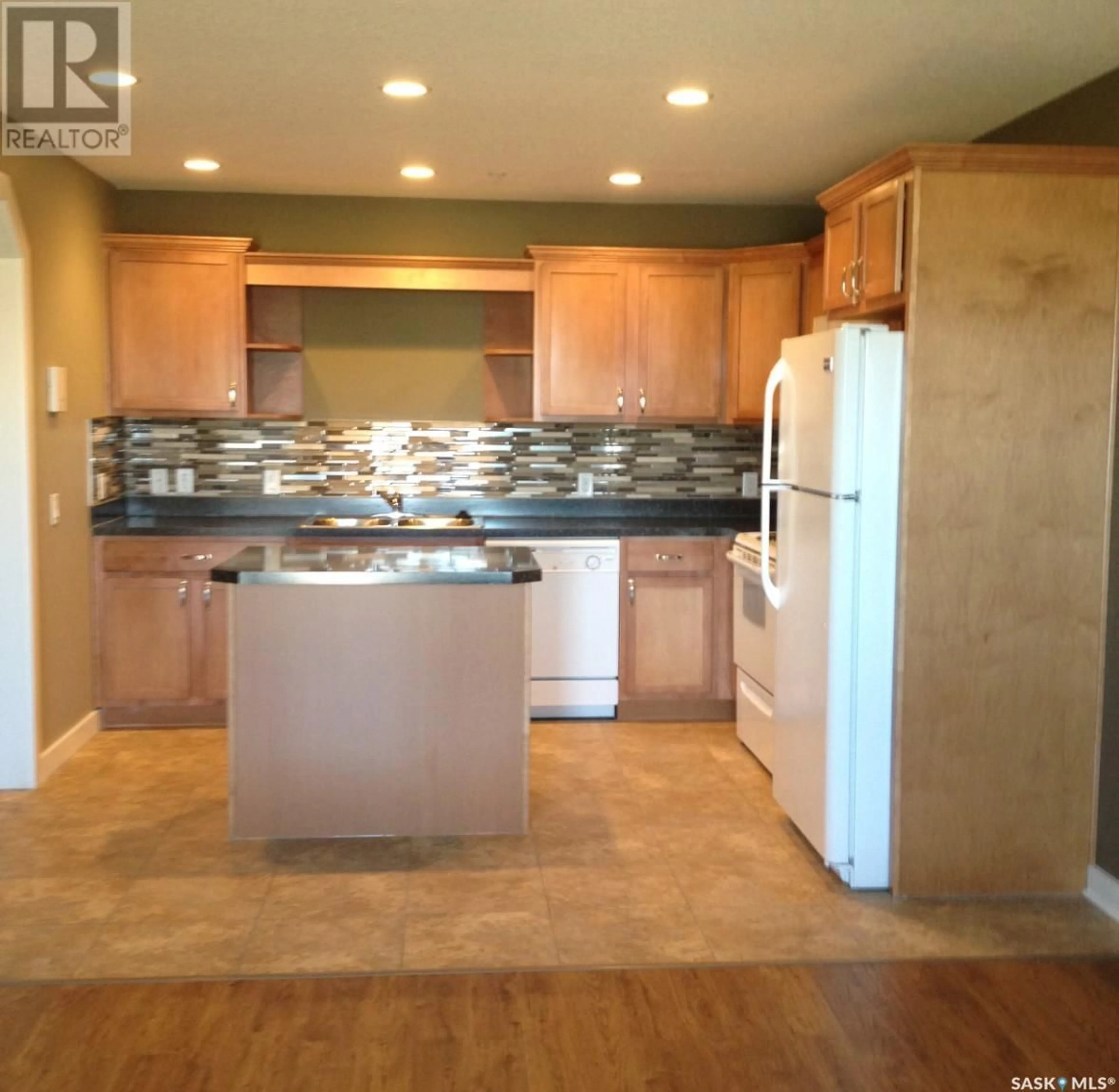 Open concept kitchen, unknown for 3351 - 415 EASTGATE BAY, Regina Saskatchewan S4Z0A9