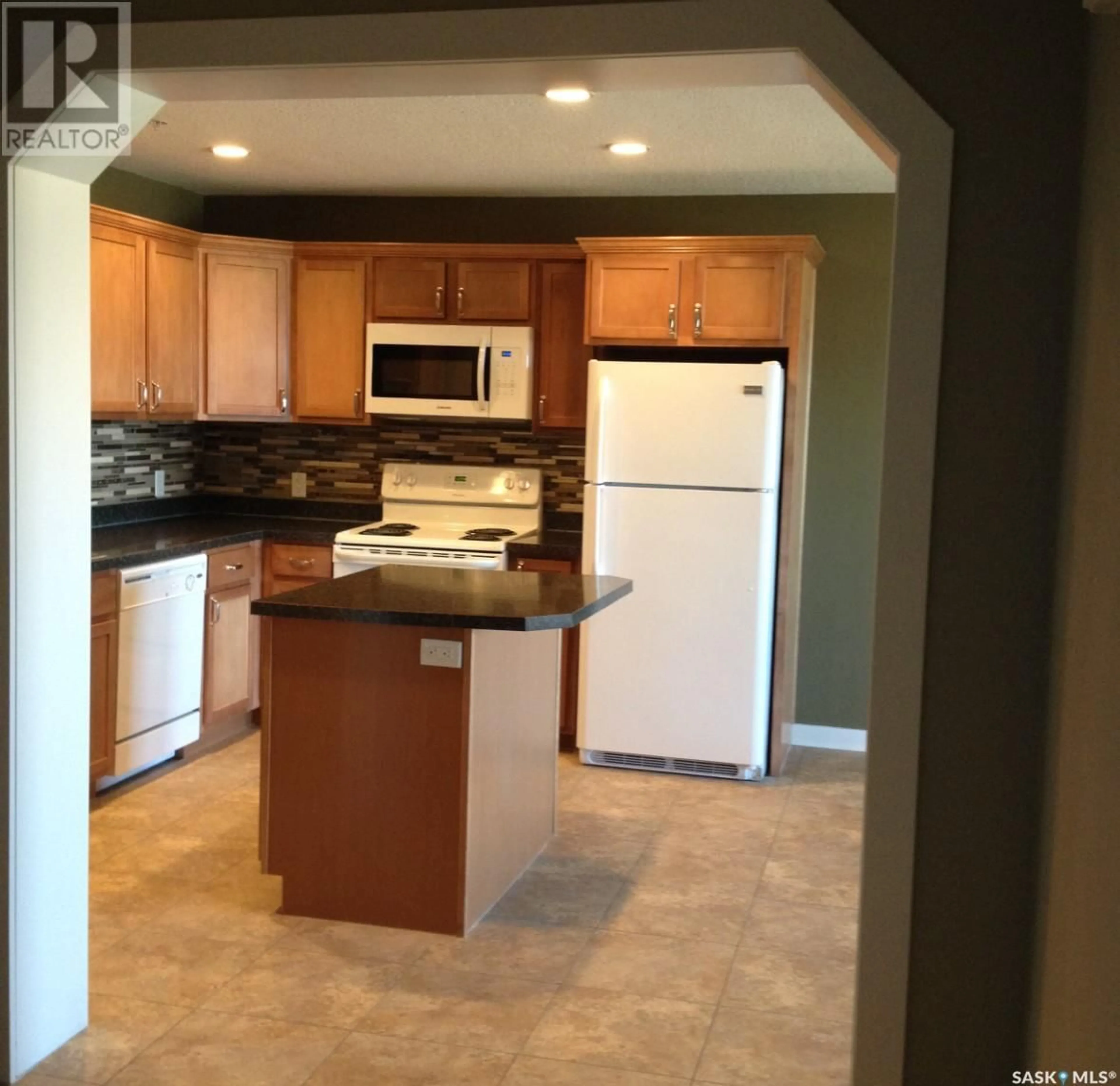 Open concept kitchen, unknown for 3351 - 415 EASTGATE BAY, Regina Saskatchewan S4Z0A9