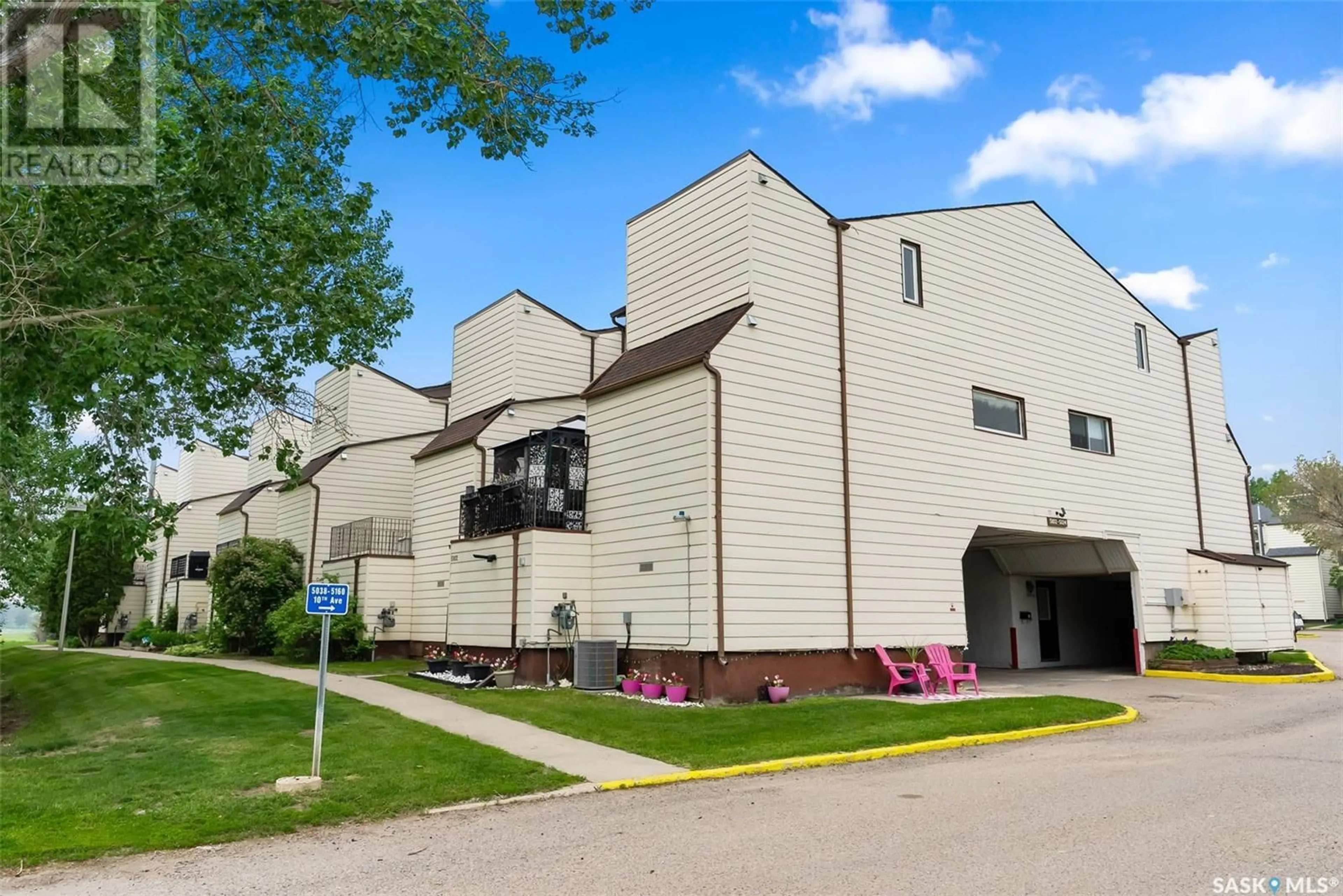 Patio, unknown for 5108 10TH AVENUE, Regina Saskatchewan S4T7P5