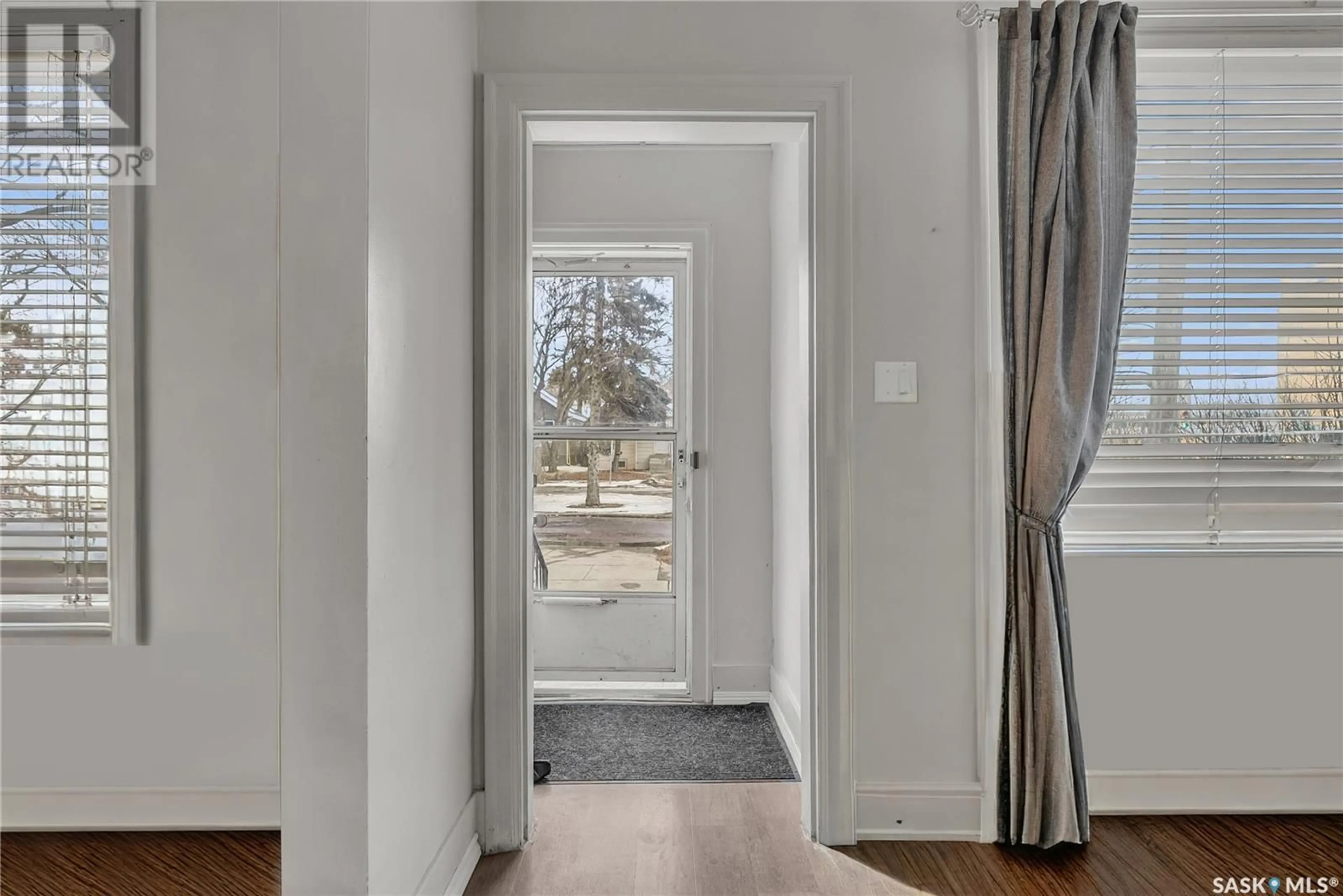 Indoor entryway for 101 32ND STREET, Saskatoon Saskatchewan S7L0S2