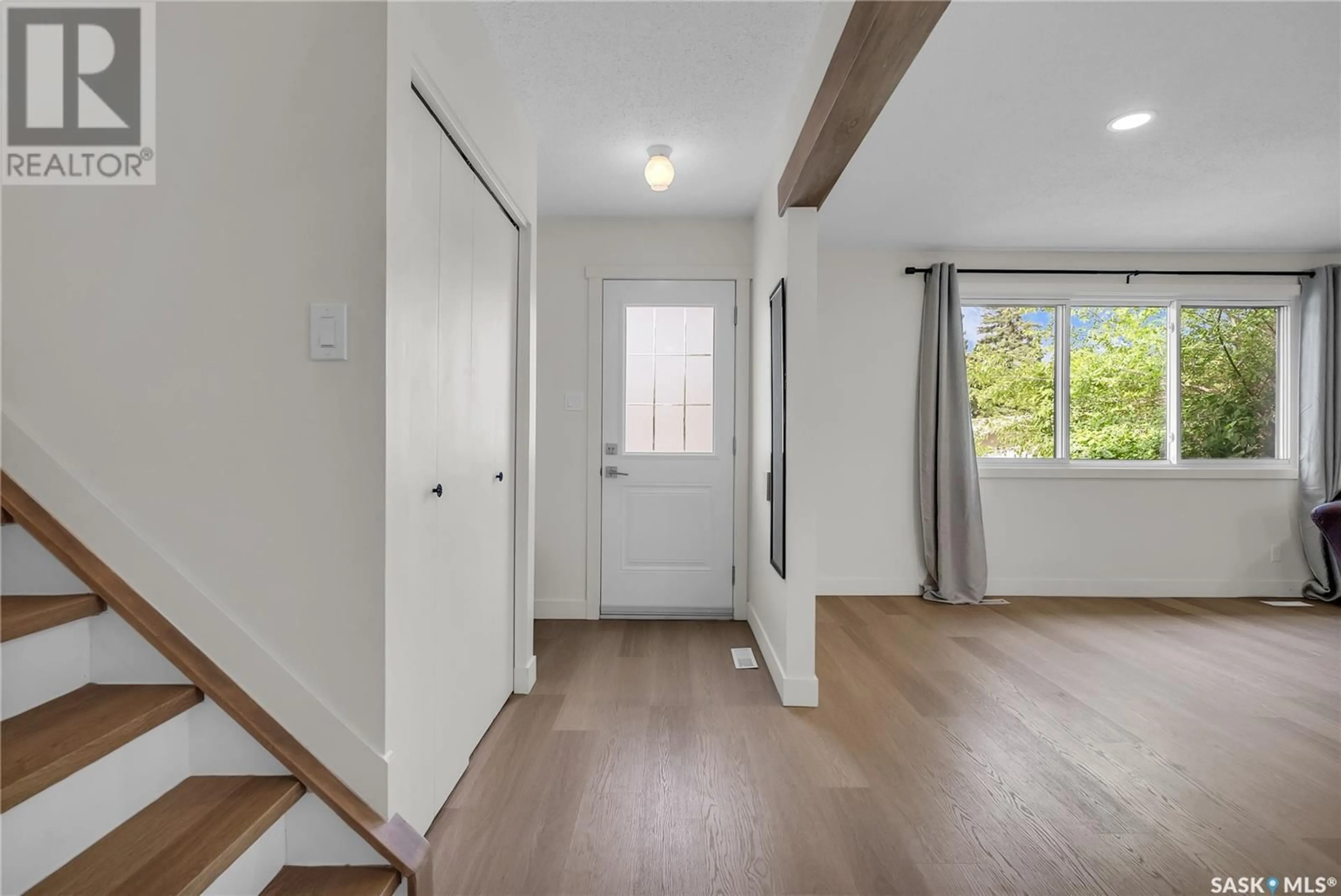 Indoor entryway for 240 DALHOUSIE CRESCENT, Saskatoon Saskatchewan S7H3R8