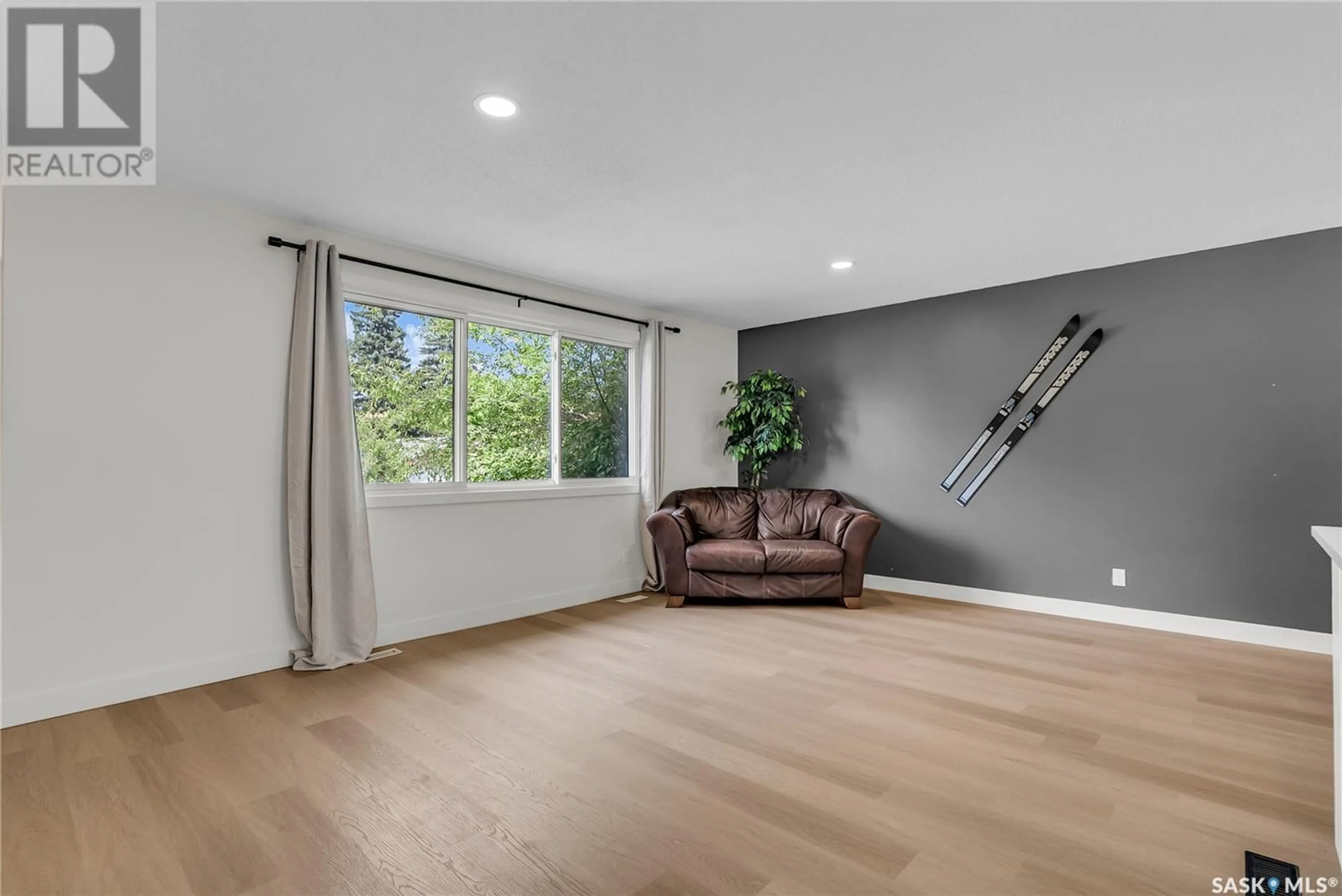 Living room with furniture, unknown for 240 DALHOUSIE CRESCENT, Saskatoon Saskatchewan S7H3R8