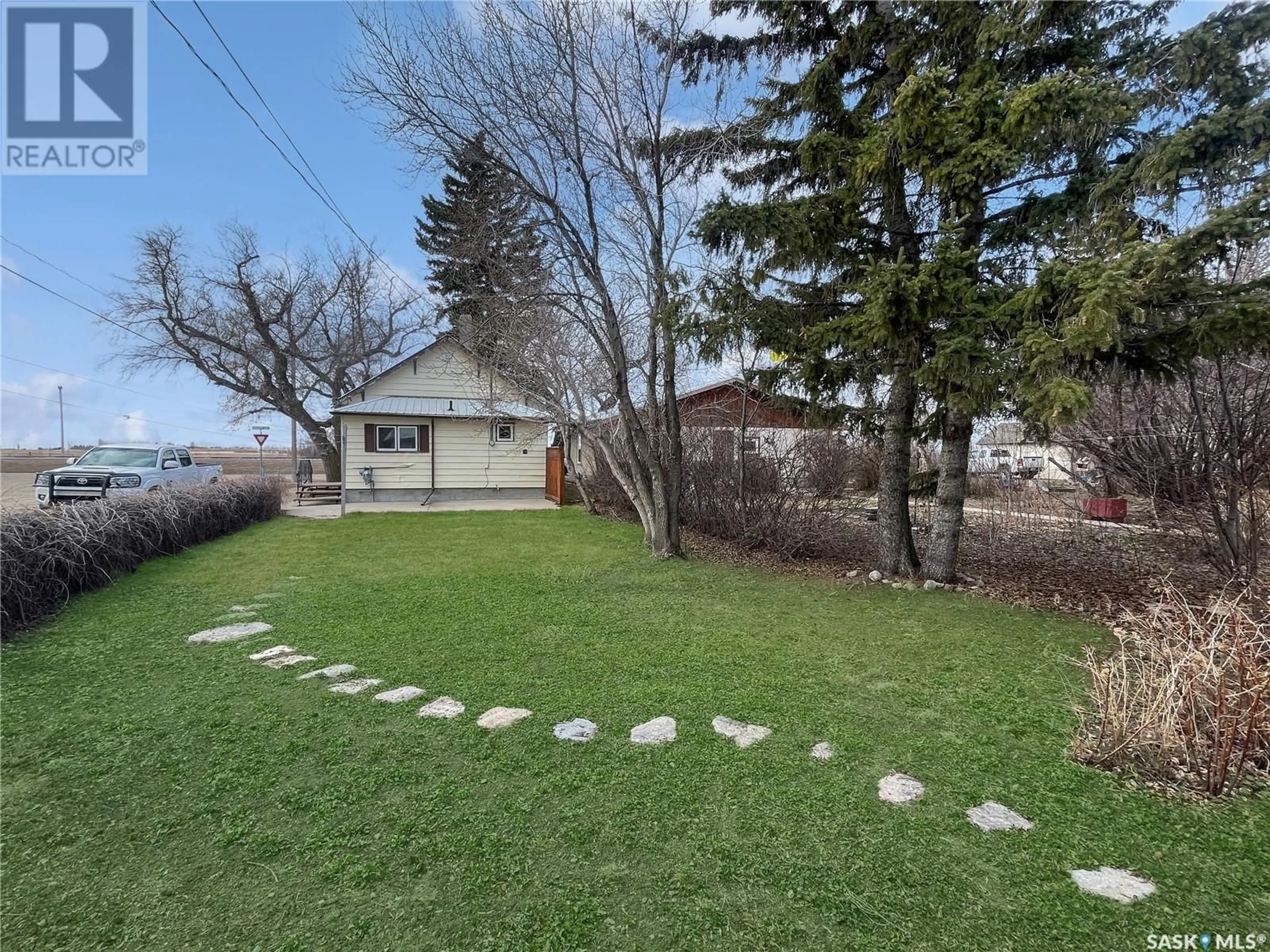 A pic from outside/outdoor area/front of a property/back of a property/a pic from drone, street for 239 RAILWAY AVENUE, Vibank Saskatchewan S0G4Y0