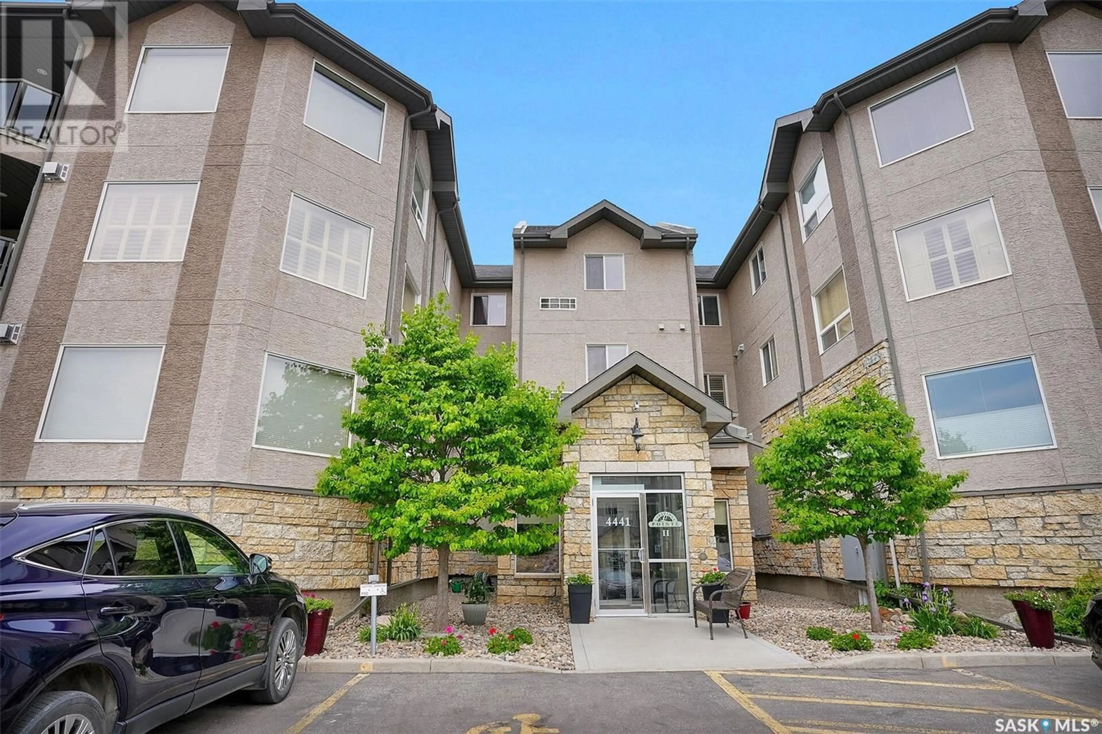 Indoor foyer for 304 4441 NICURITY DRIVE, Regina Saskatchewan S4X0E4