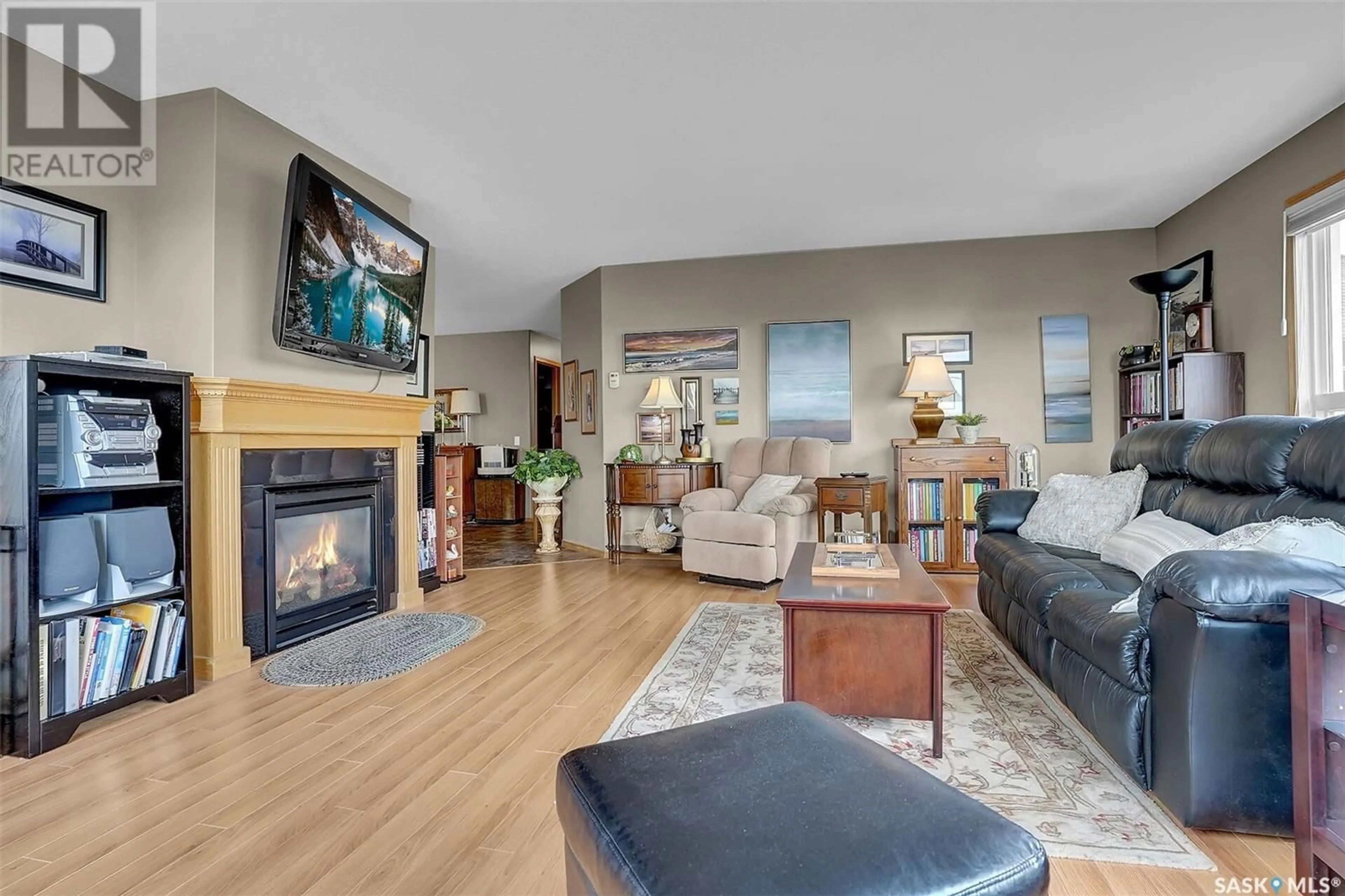 Living room with furniture, unknown for 304 4441 NICURITY DRIVE, Regina Saskatchewan S4X0E4